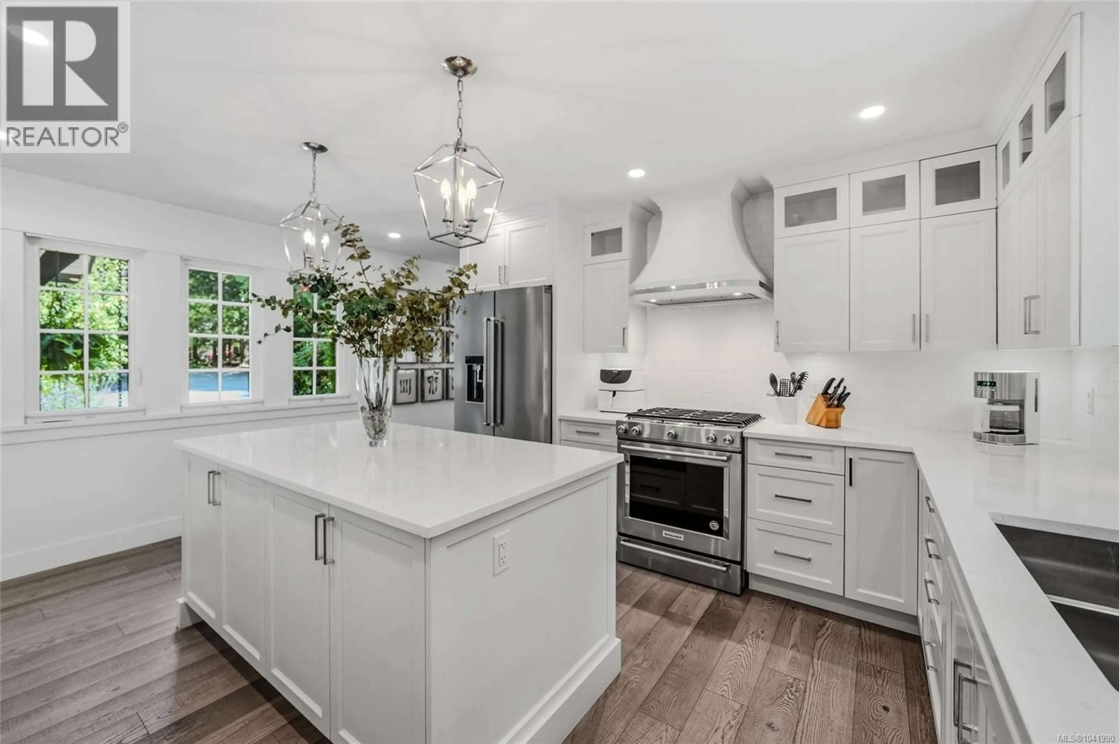 Open concept kitchen, ceramic/tile floor for 2534 ISLAND HIGHWAY WEST, Qualicum Beach British Columbia V9K1G5