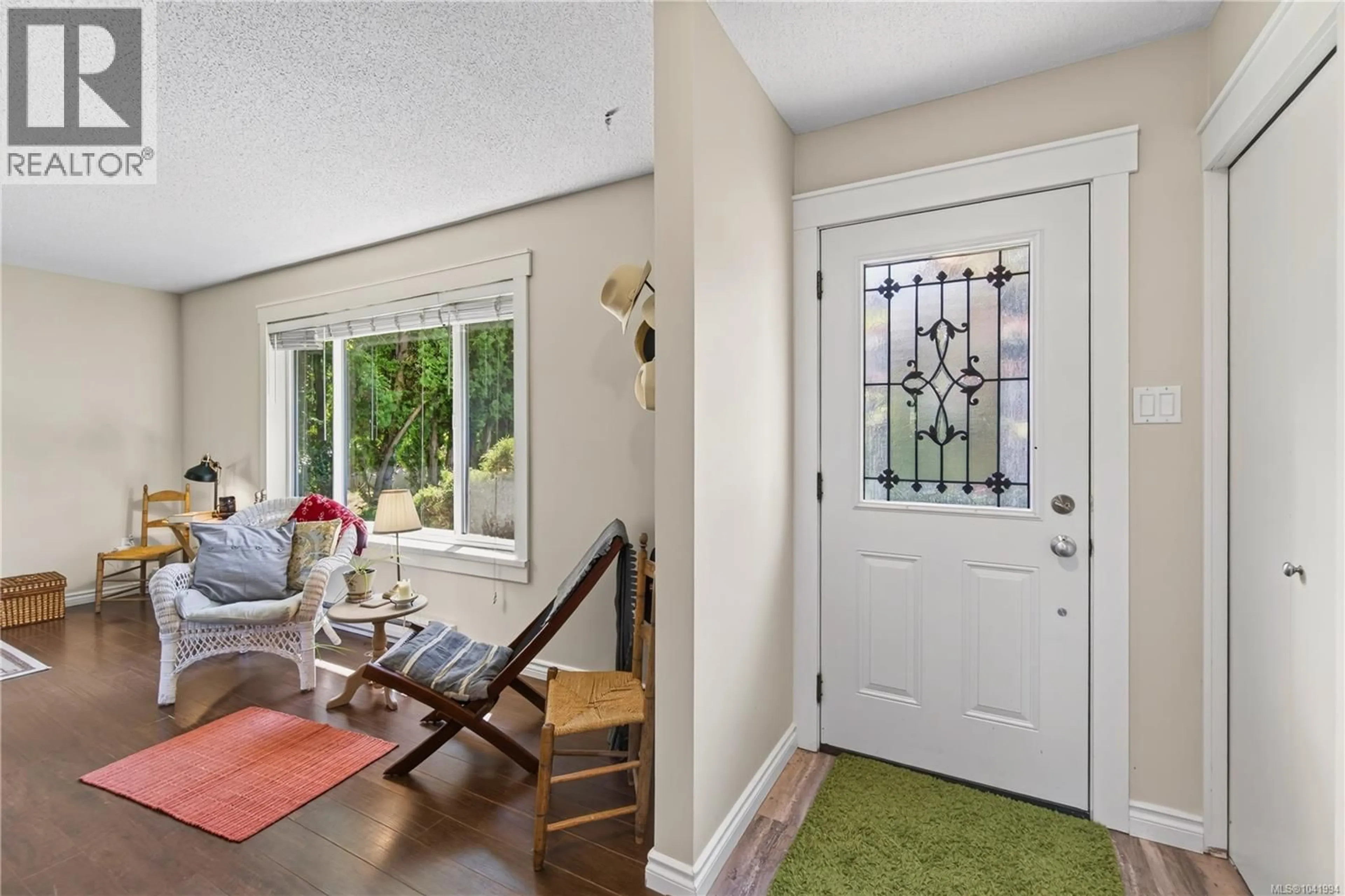 Indoor entryway for 5524-5526 LOST LAKE ROAD, Nanaimo British Columbia V9T5G4