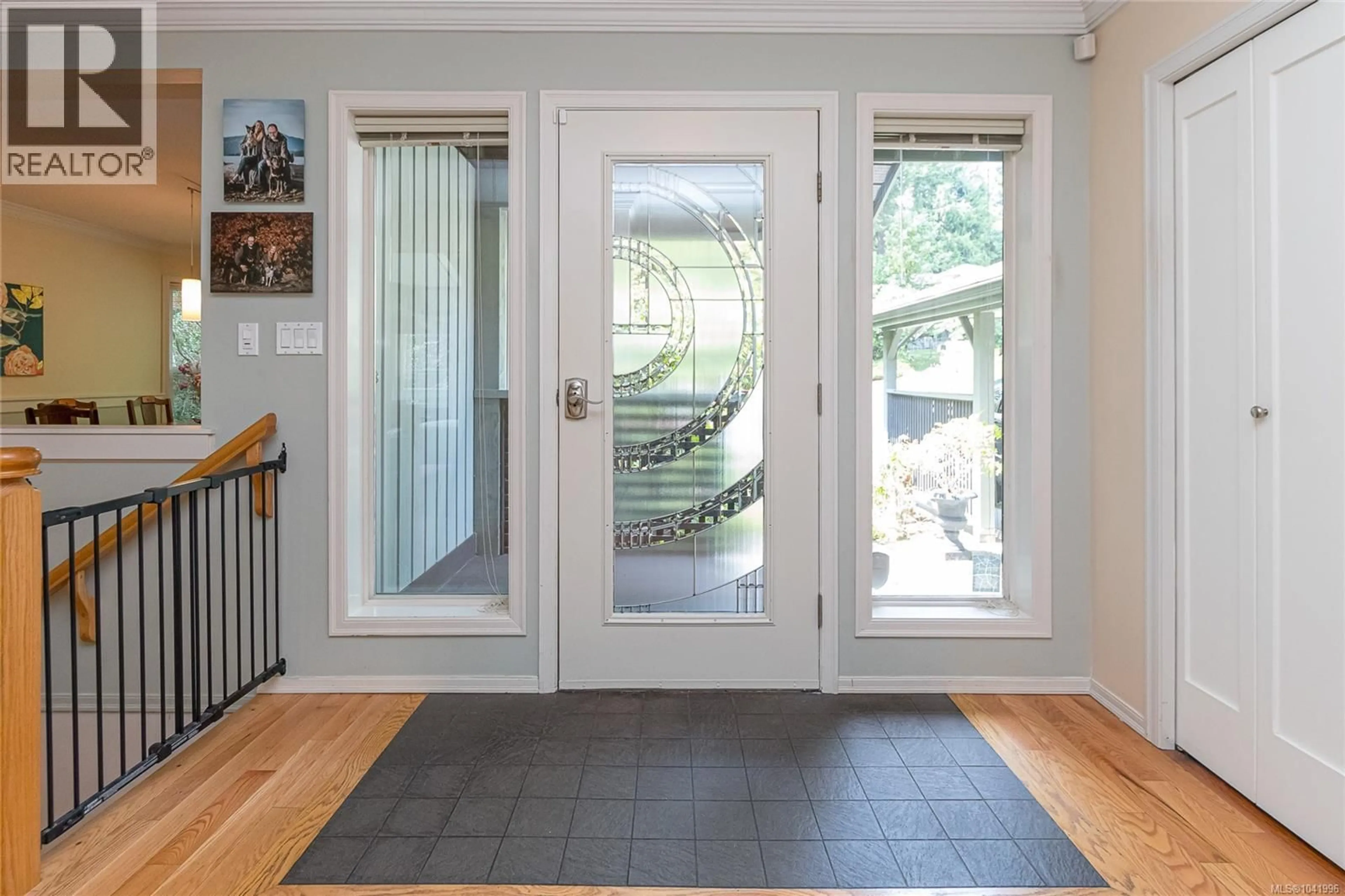 Indoor entryway for 1835 BARRETT DRIVE, North Saanich British Columbia V8L4T5