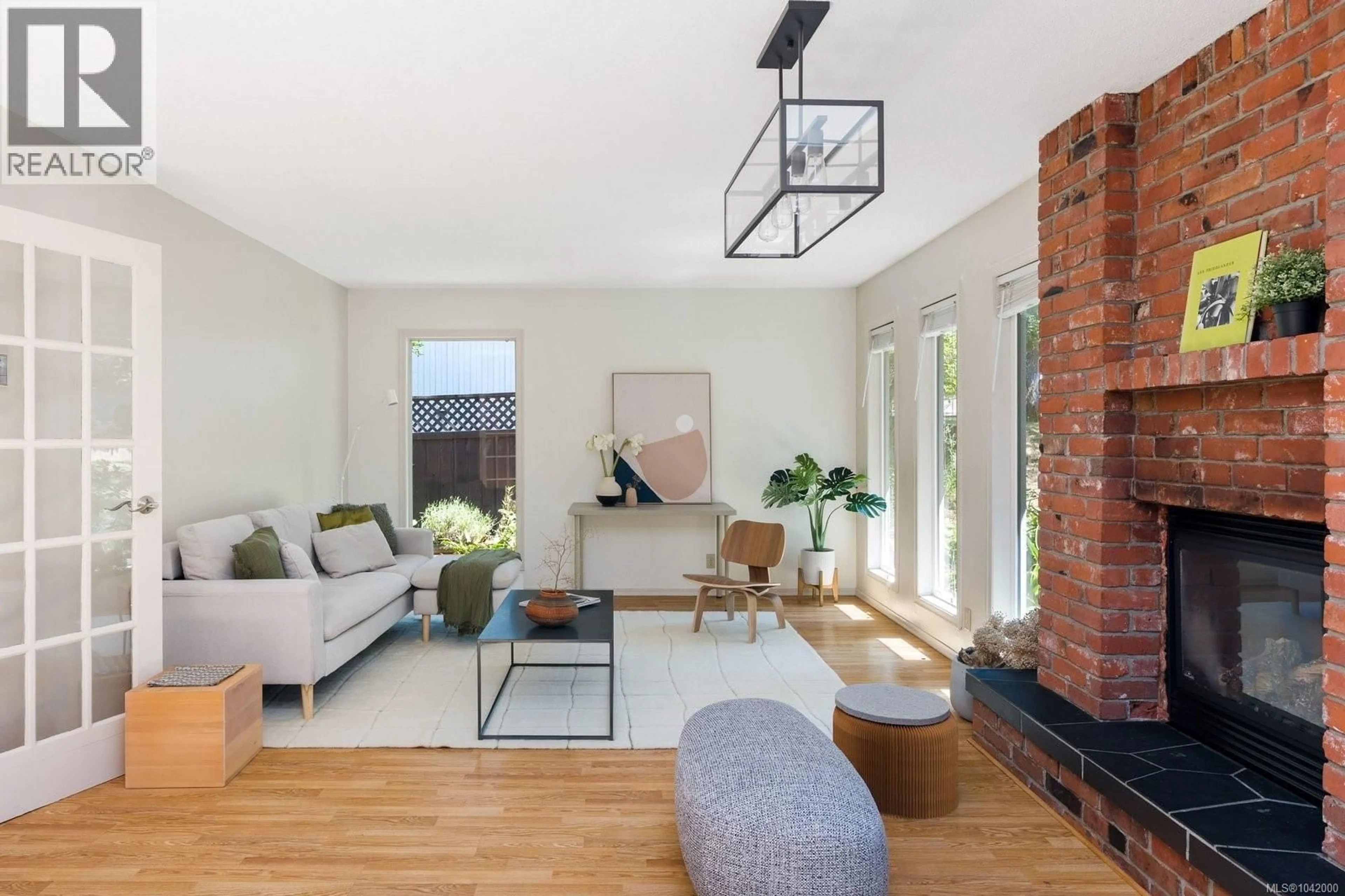 Living room with furniture, unknown for 1630 CHRISTMAS AVENUE, Saanich British Columbia V8P2X2