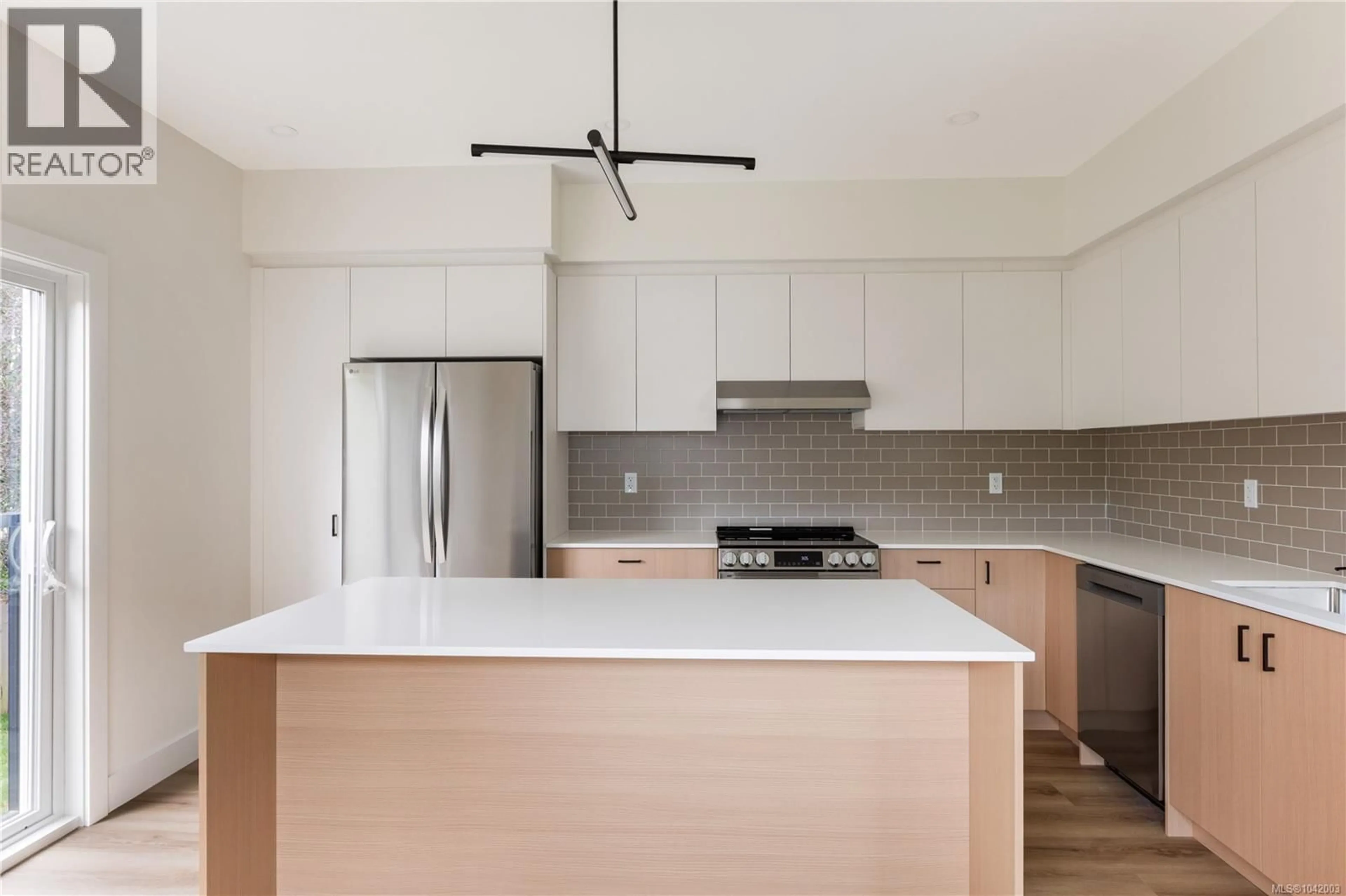 Unknown for 3 - 913 DALE STREET, Saanich British Columbia V8X2V9