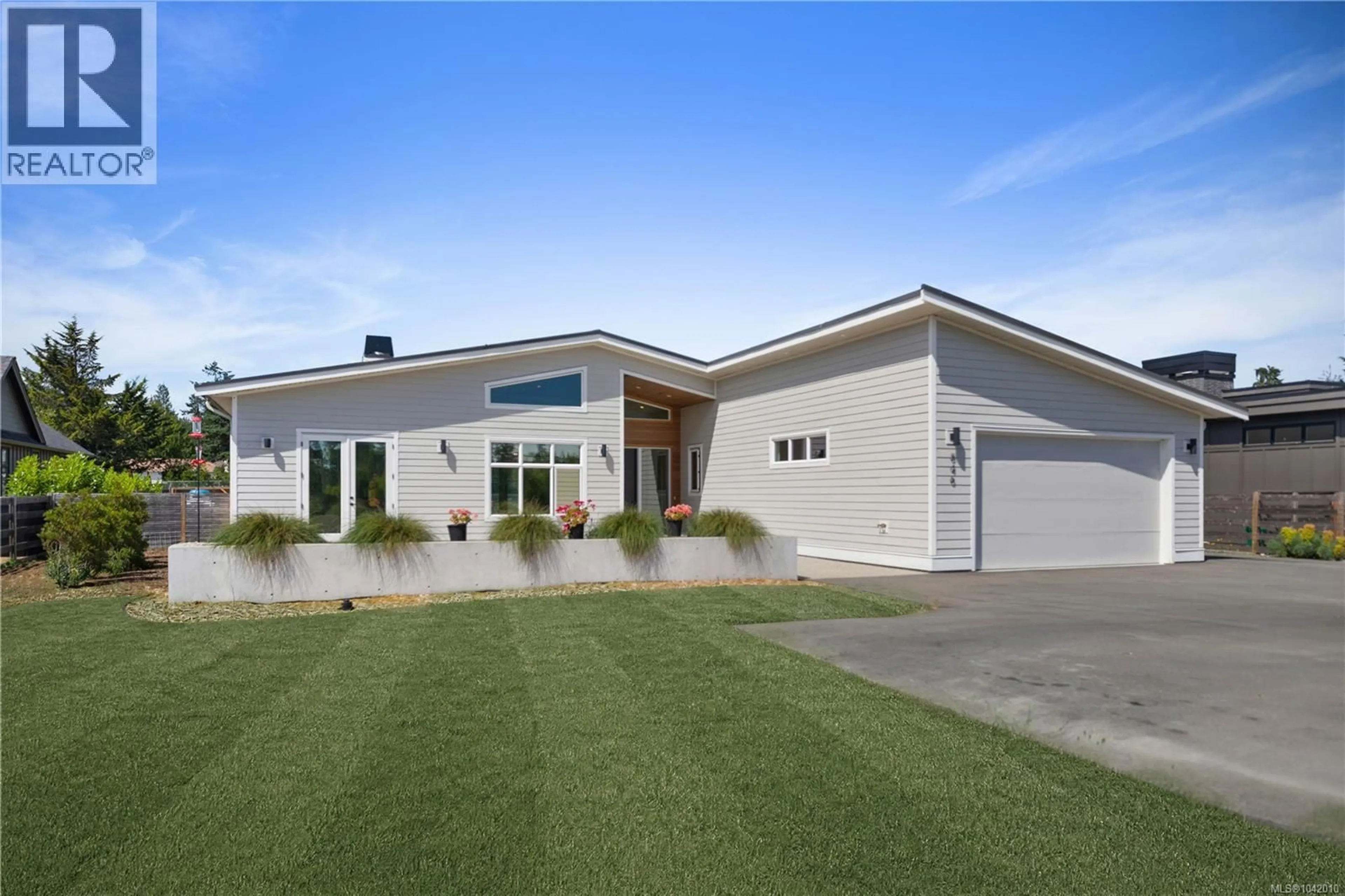 Home with vinyl exterior material, unknown for 846 BIRCH ROAD, North Saanich British Columbia V8L5R9