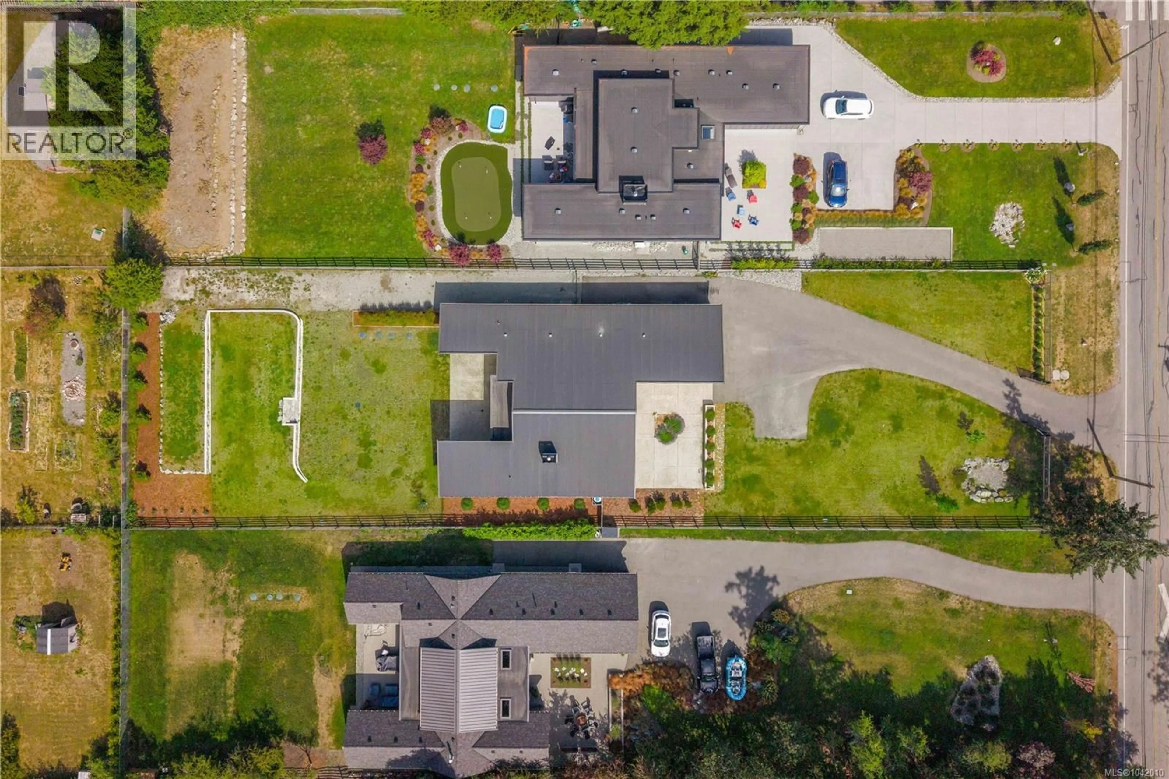 A pic from outside/outdoor area/front of a property/back of a property/a pic from drone, street for 846 BIRCH ROAD, North Saanich British Columbia V8L5R9