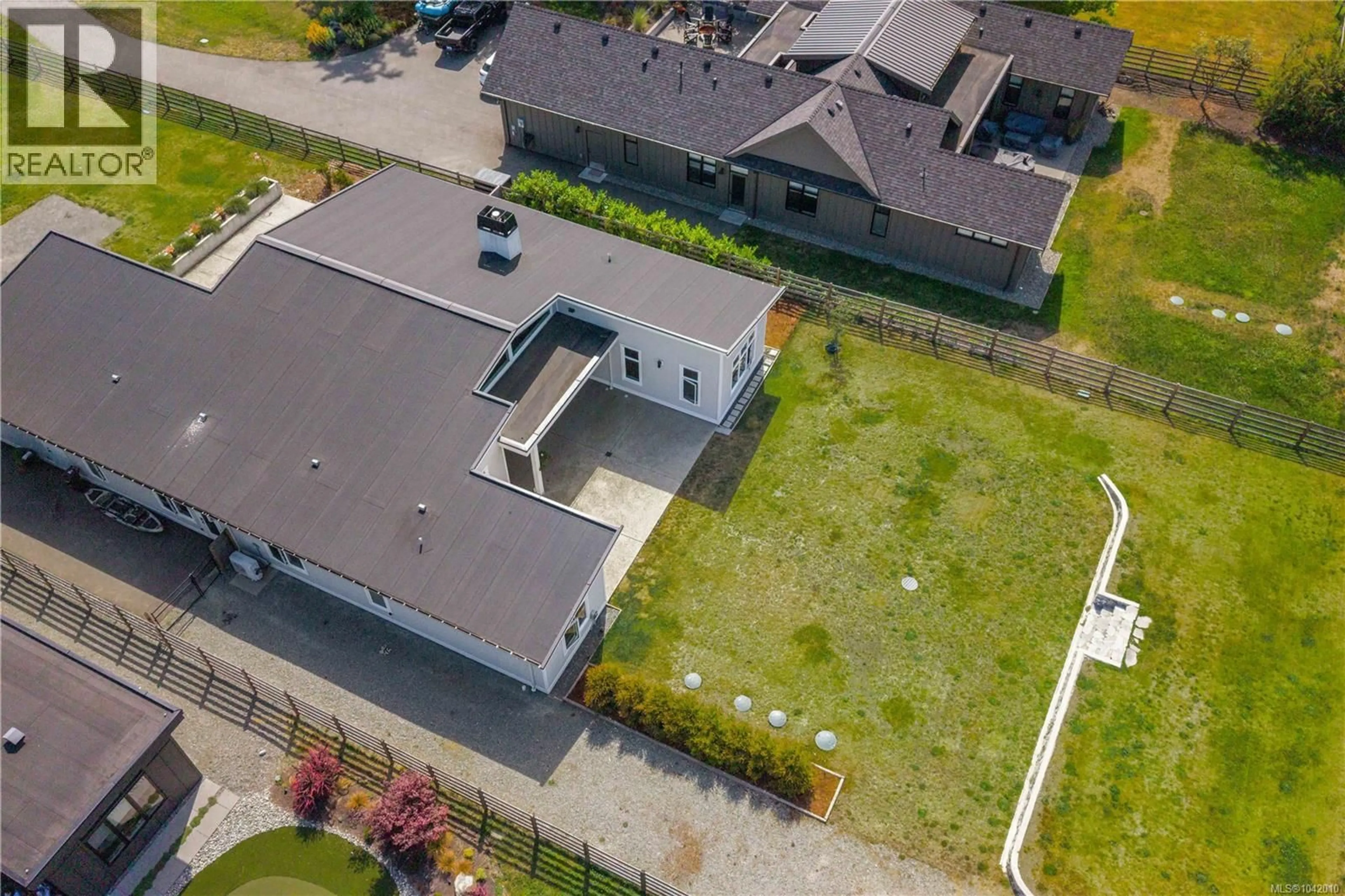 A pic from outside/outdoor area/front of a property/back of a property/a pic from drone, unknown for 846 BIRCH ROAD, North Saanich British Columbia V8L5R9