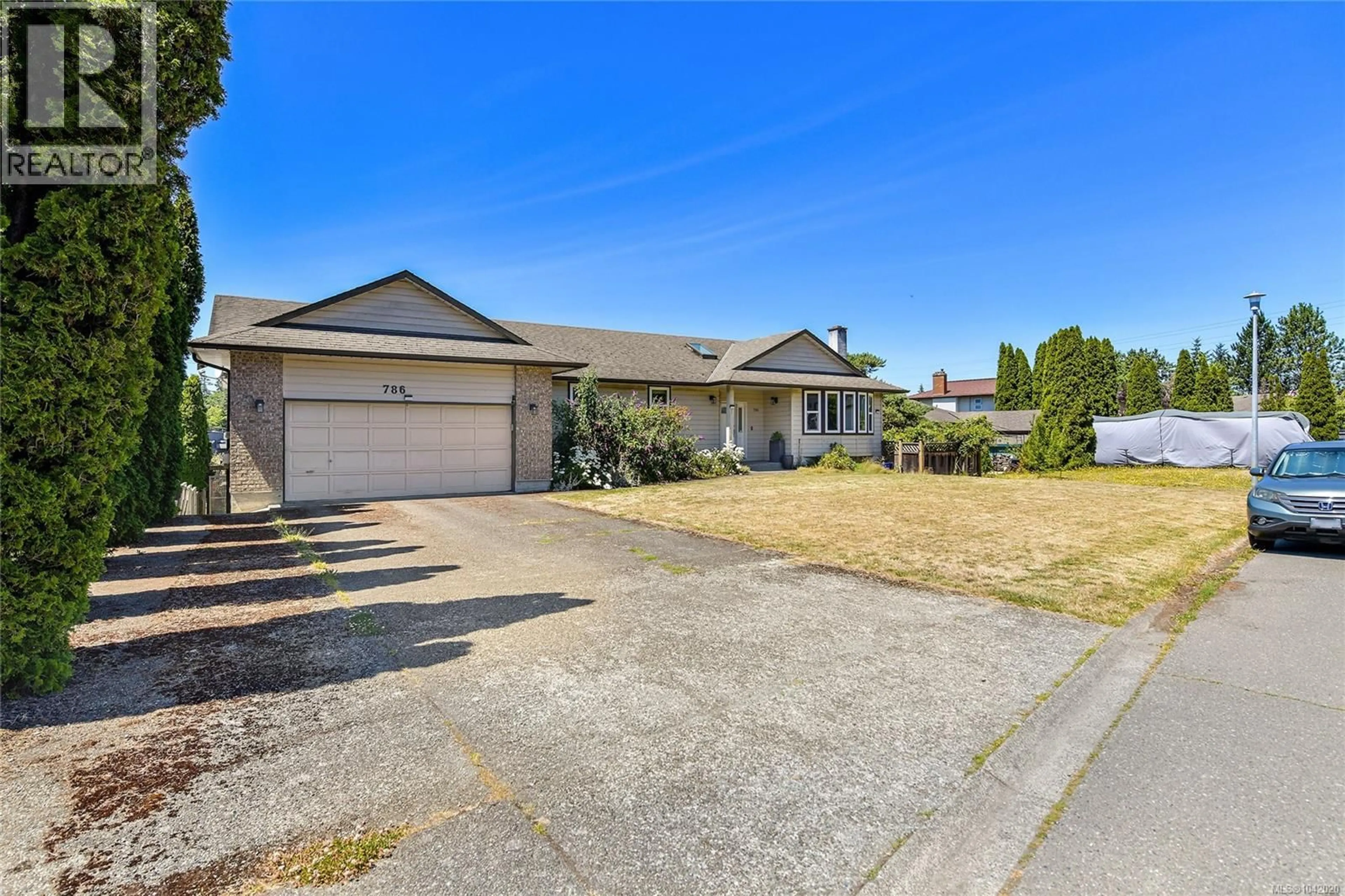A pic from outside/outdoor area/front of a property/back of a property/a pic from drone, street for 786 CAMEO STREET, Saanich British Columbia V8X4M4