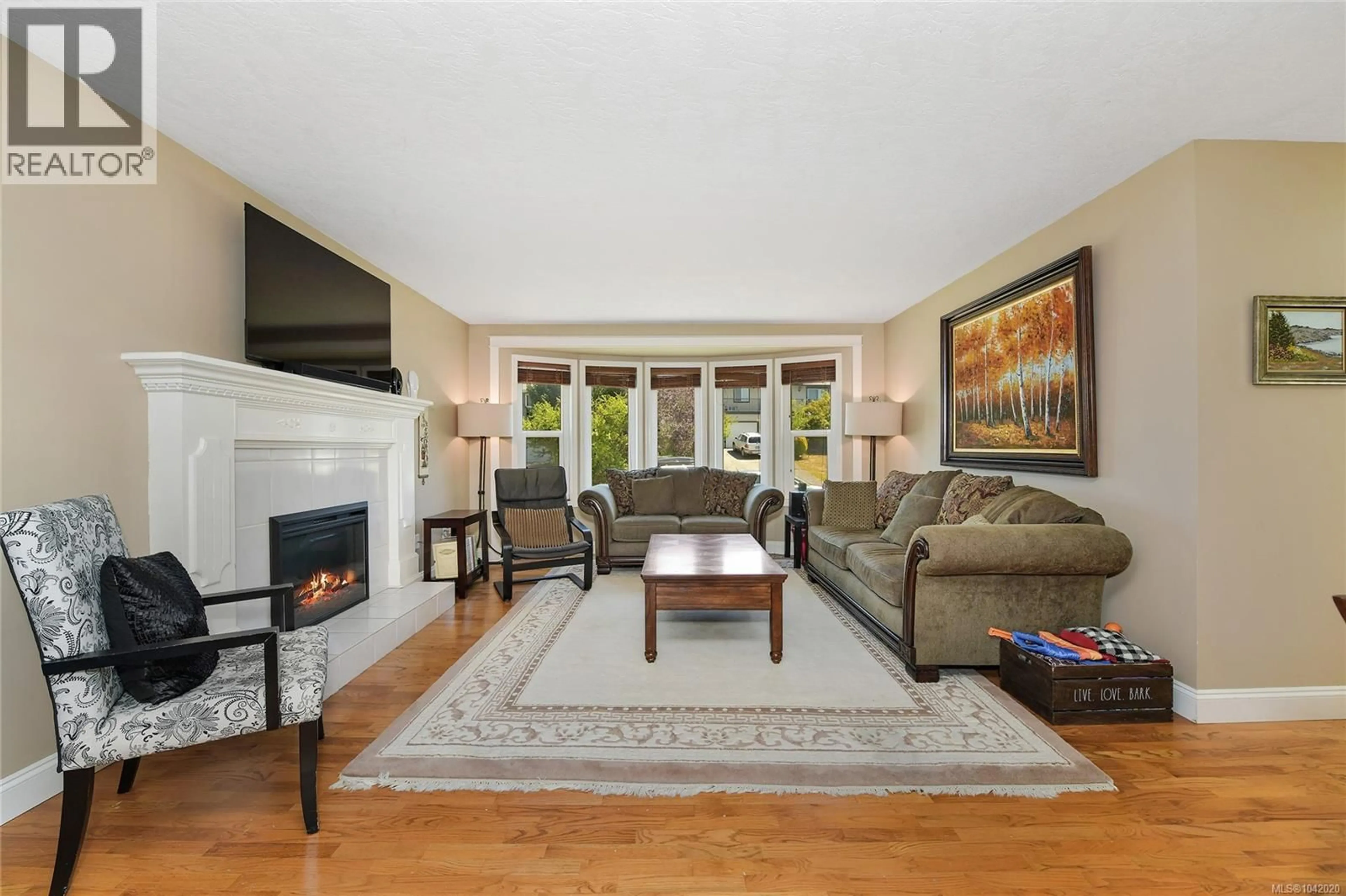 Living room with furniture, unknown for 786 CAMEO STREET, Saanich British Columbia V8X4M4