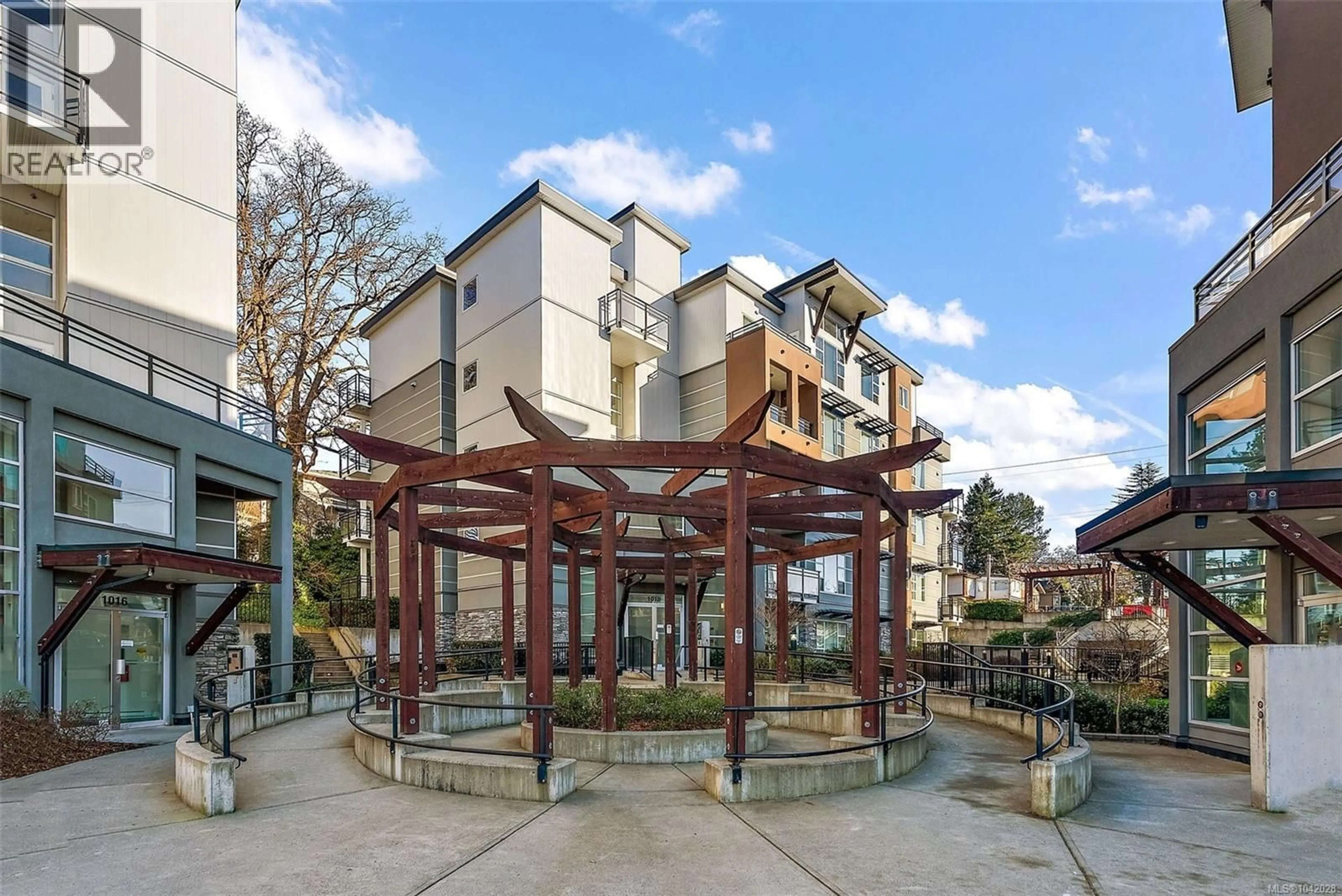 Patio, street for 301 - 1018 INVERNESS ROAD, Saanich British Columbia V8X0B1