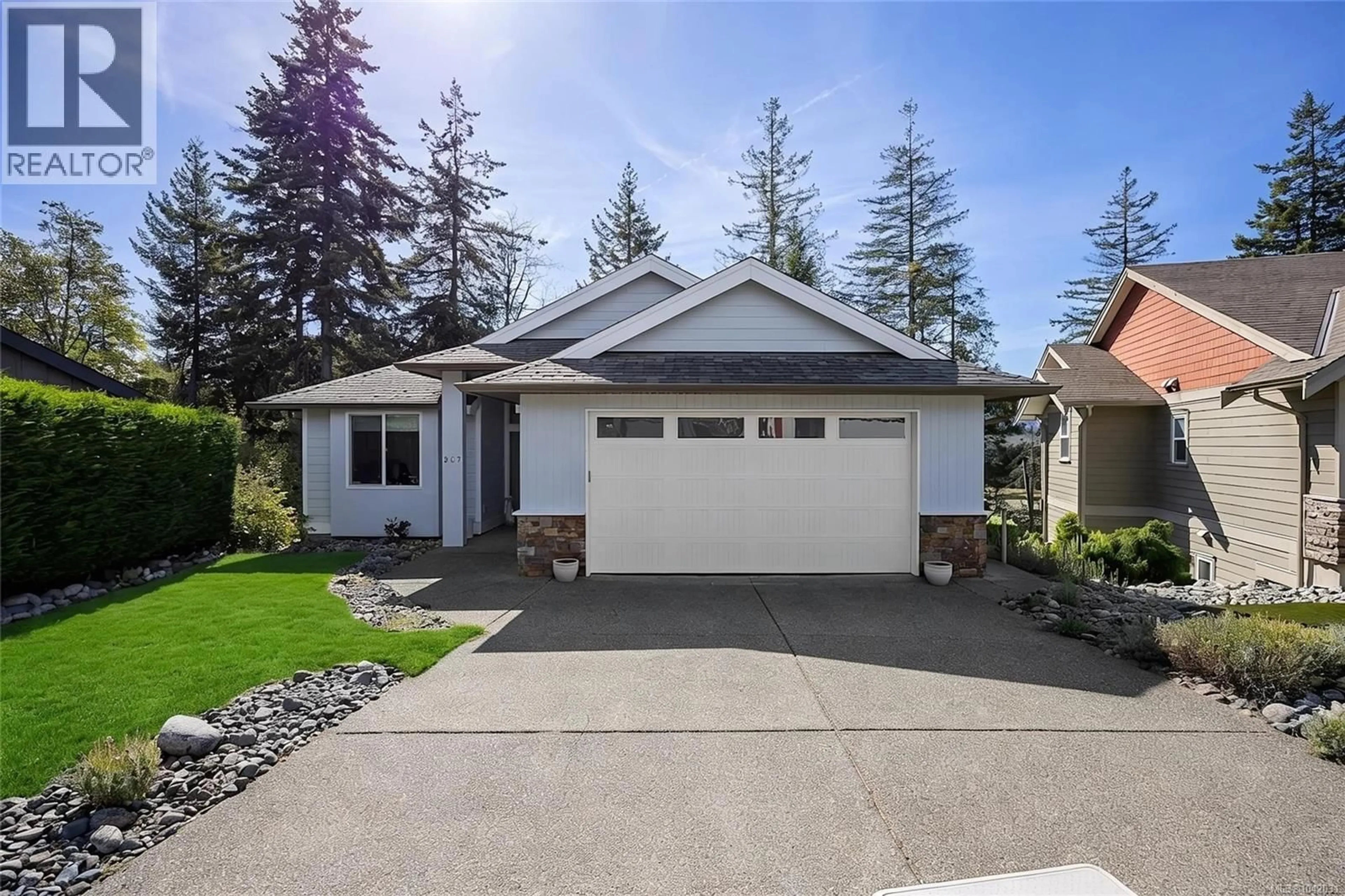 Home with vinyl exterior material, street for 207 LINSTEAD PLACE, Nanaimo British Columbia V9T0G5