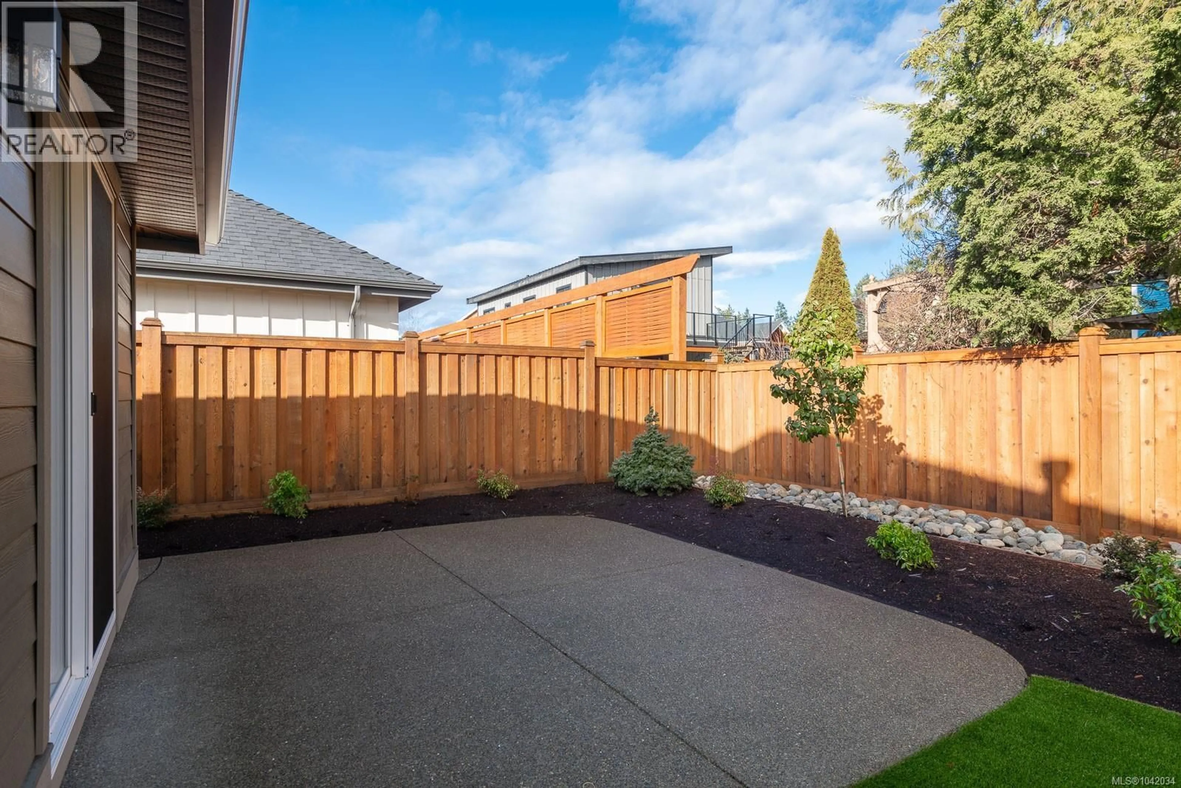 Patio, street for 408 HUMMINGBIRD PLACE, Parksville British Columbia V9P1K1