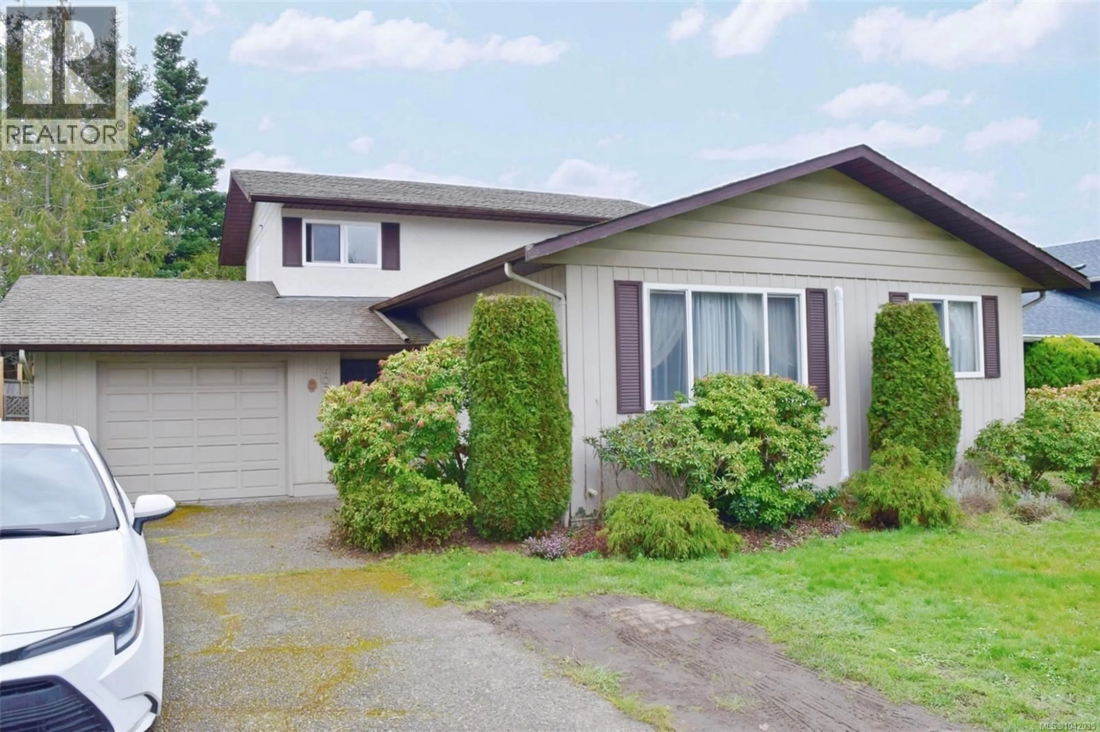 Home with vinyl exterior material, street for 4091 DAWNVIEW CRESCENT, Saanich British Columbia V8N5J8