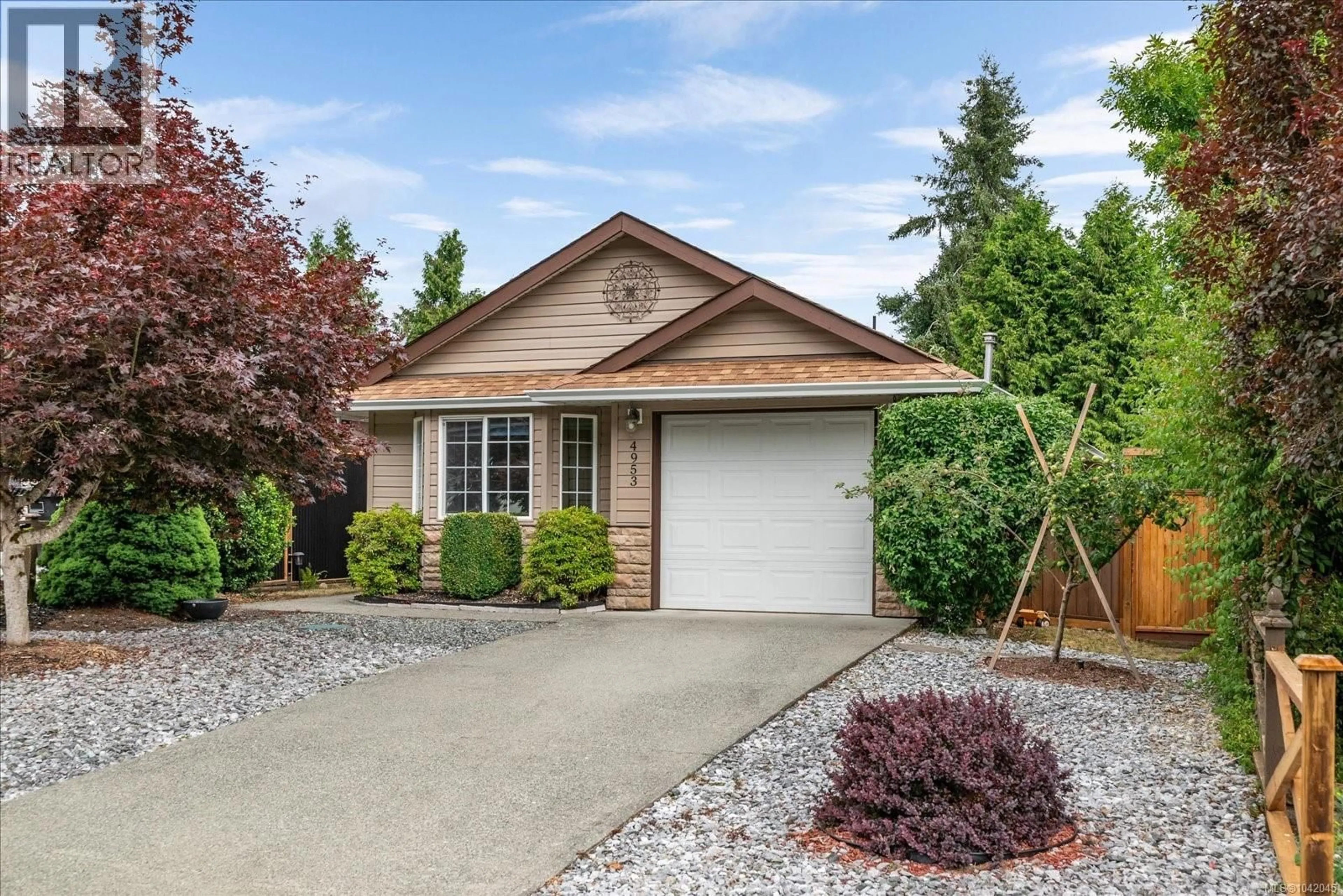 Home with vinyl exterior material, street for 4953 COVENTRY LANE, Ladysmith British Columbia V9G1J7