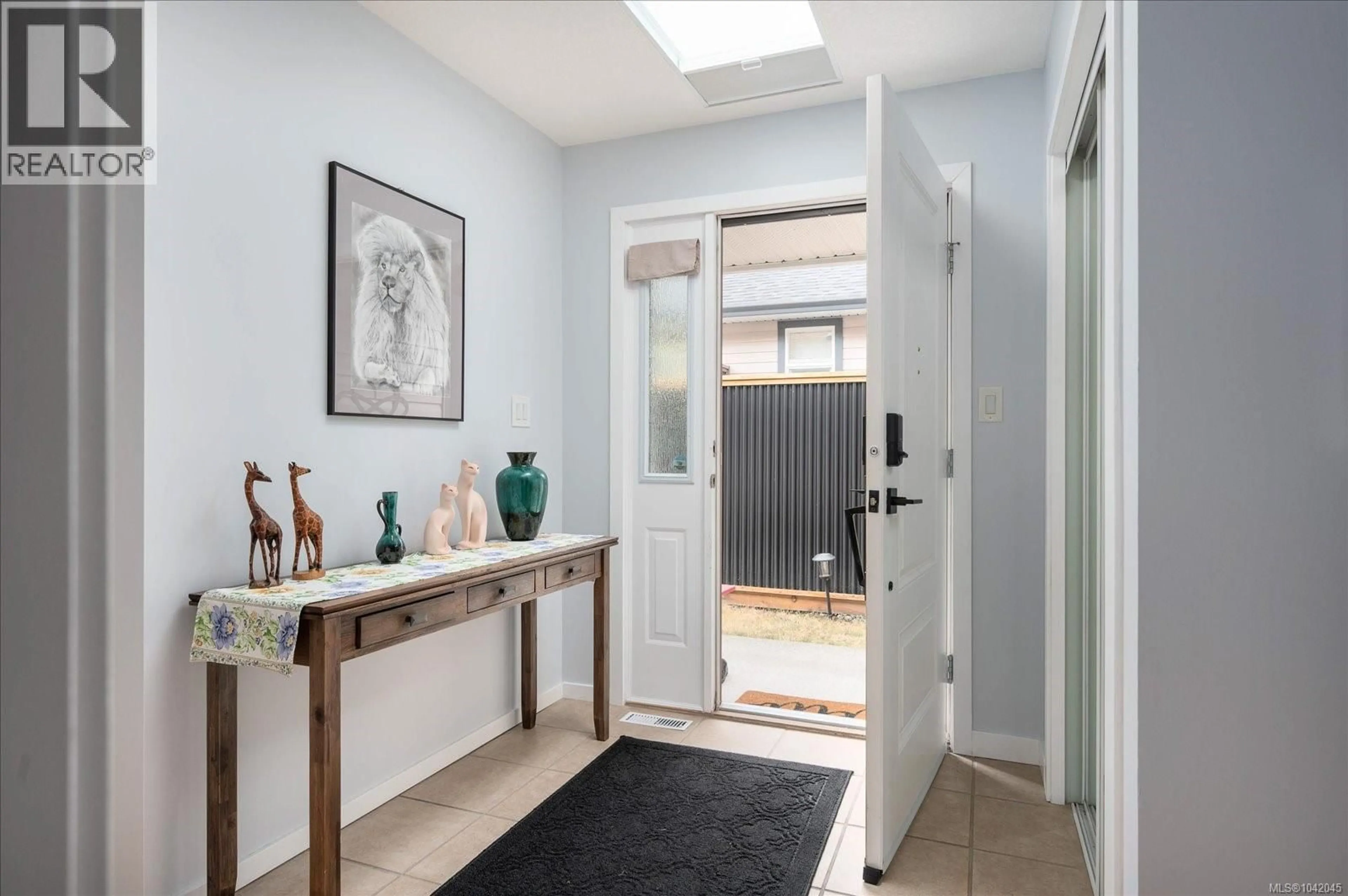 Indoor entryway for 4953 COVENTRY LANE, Ladysmith British Columbia V9G1J7