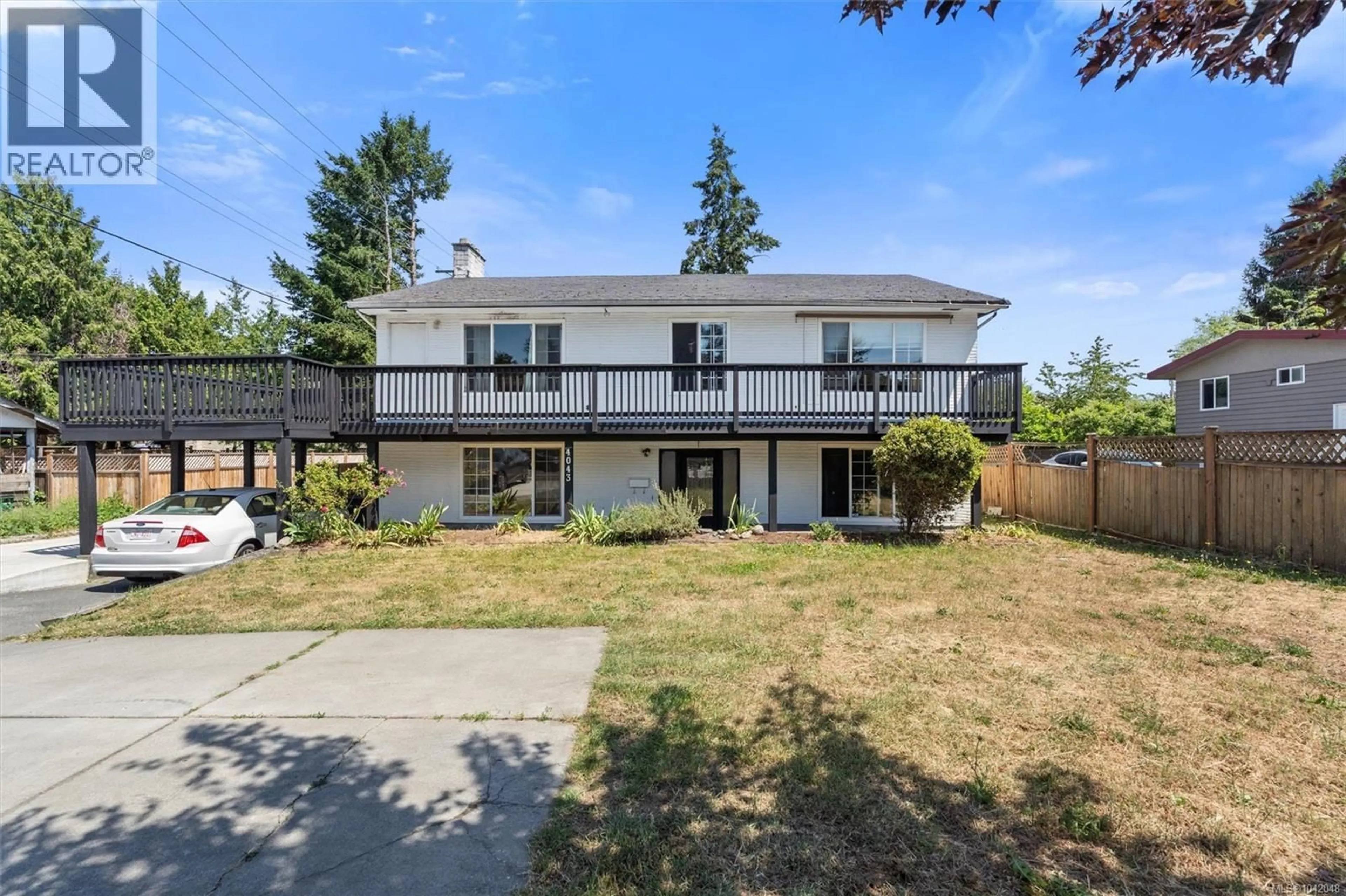 A pic from outside/outdoor area/front of a property/back of a property/a pic from drone, street for 4043 SHELBOURNE STREET, Saanich British Columbia V8N3E5