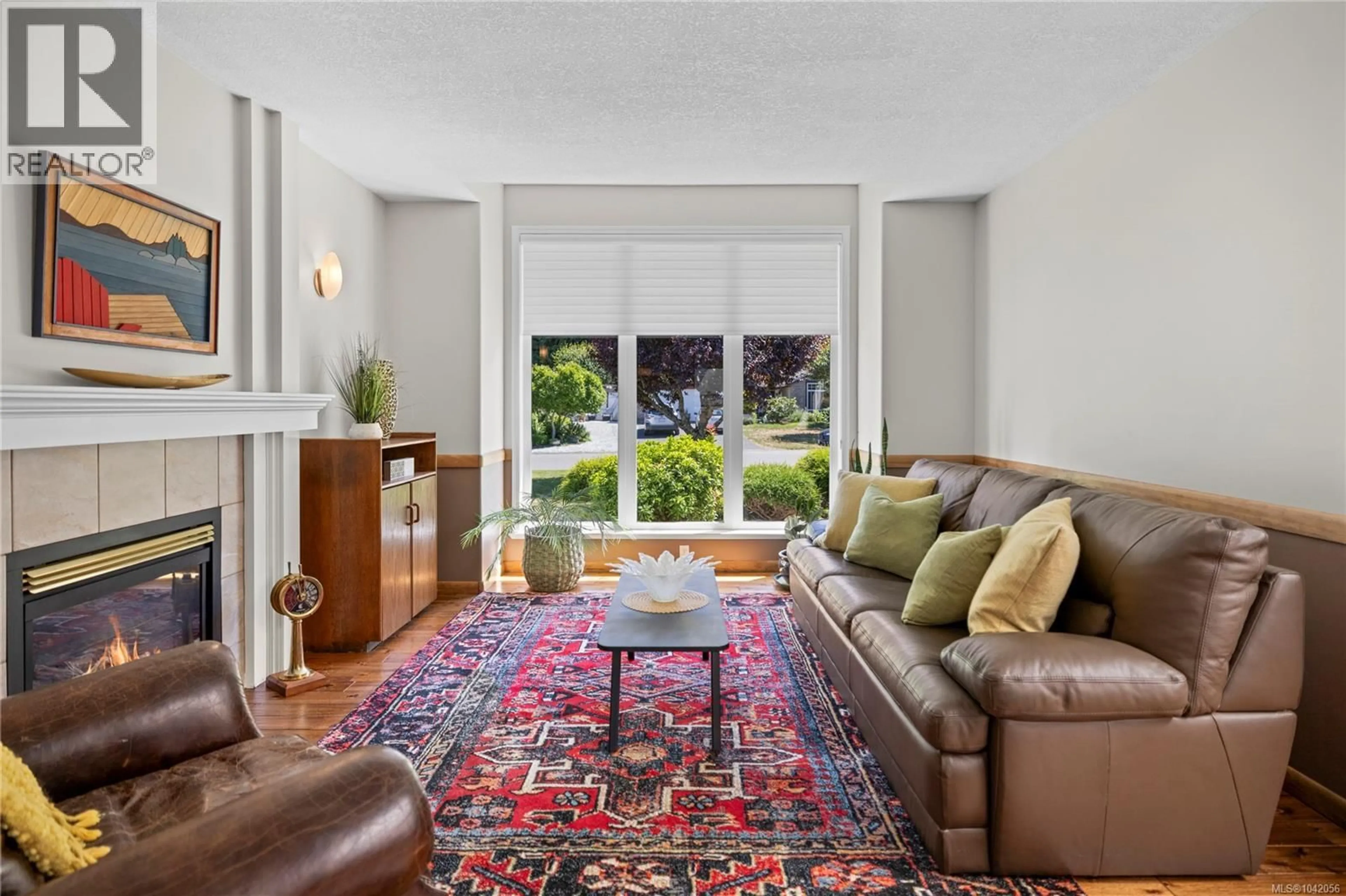 Living room with furniture, unknown for 696 REDWOOD DRIVE, Qualicum Beach British Columbia V9K2J2
