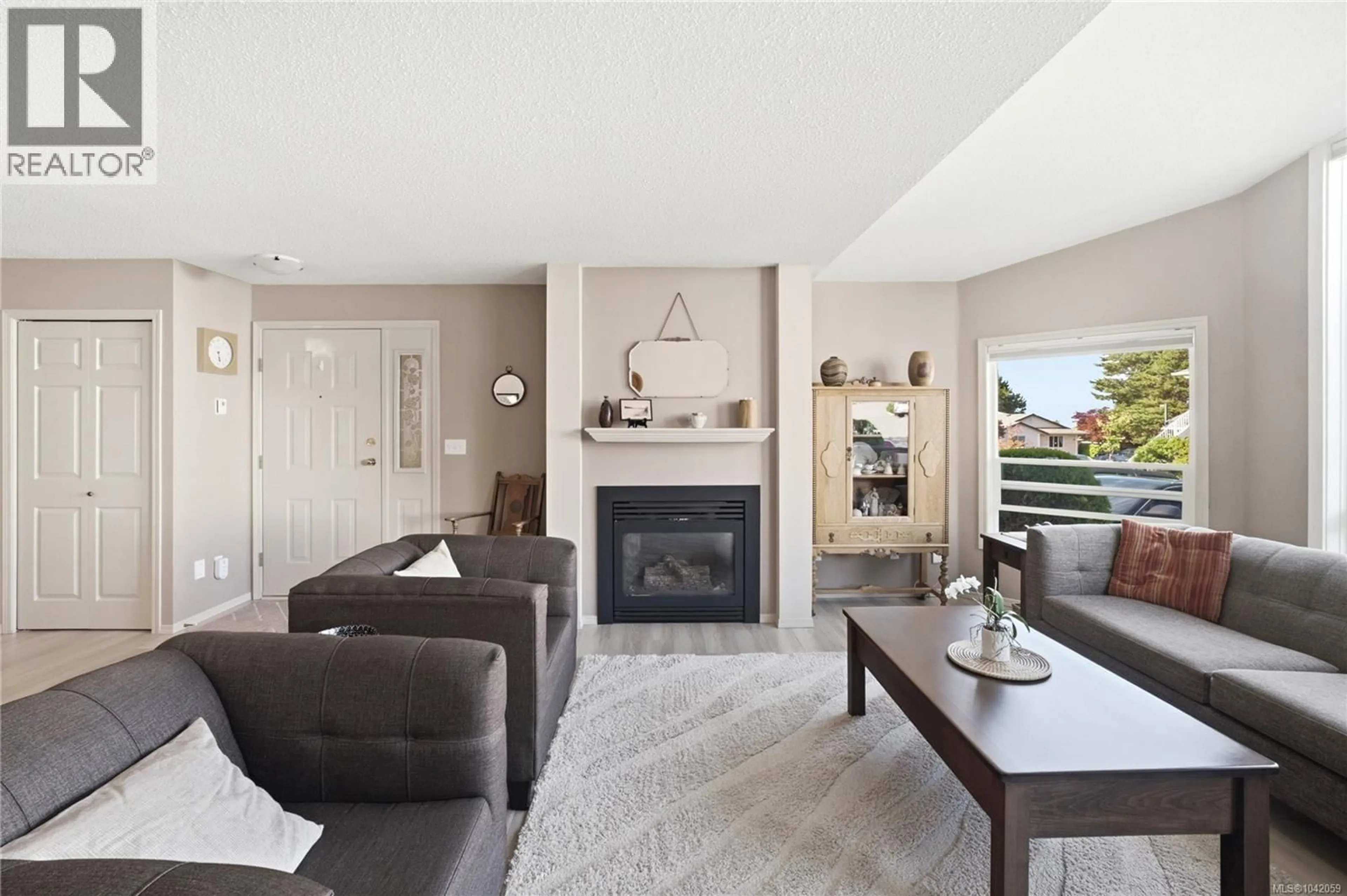 Living room with furniture, unknown for 27 - 6245 BLUEBACK ROAD, Nanaimo British Columbia V9V1N7