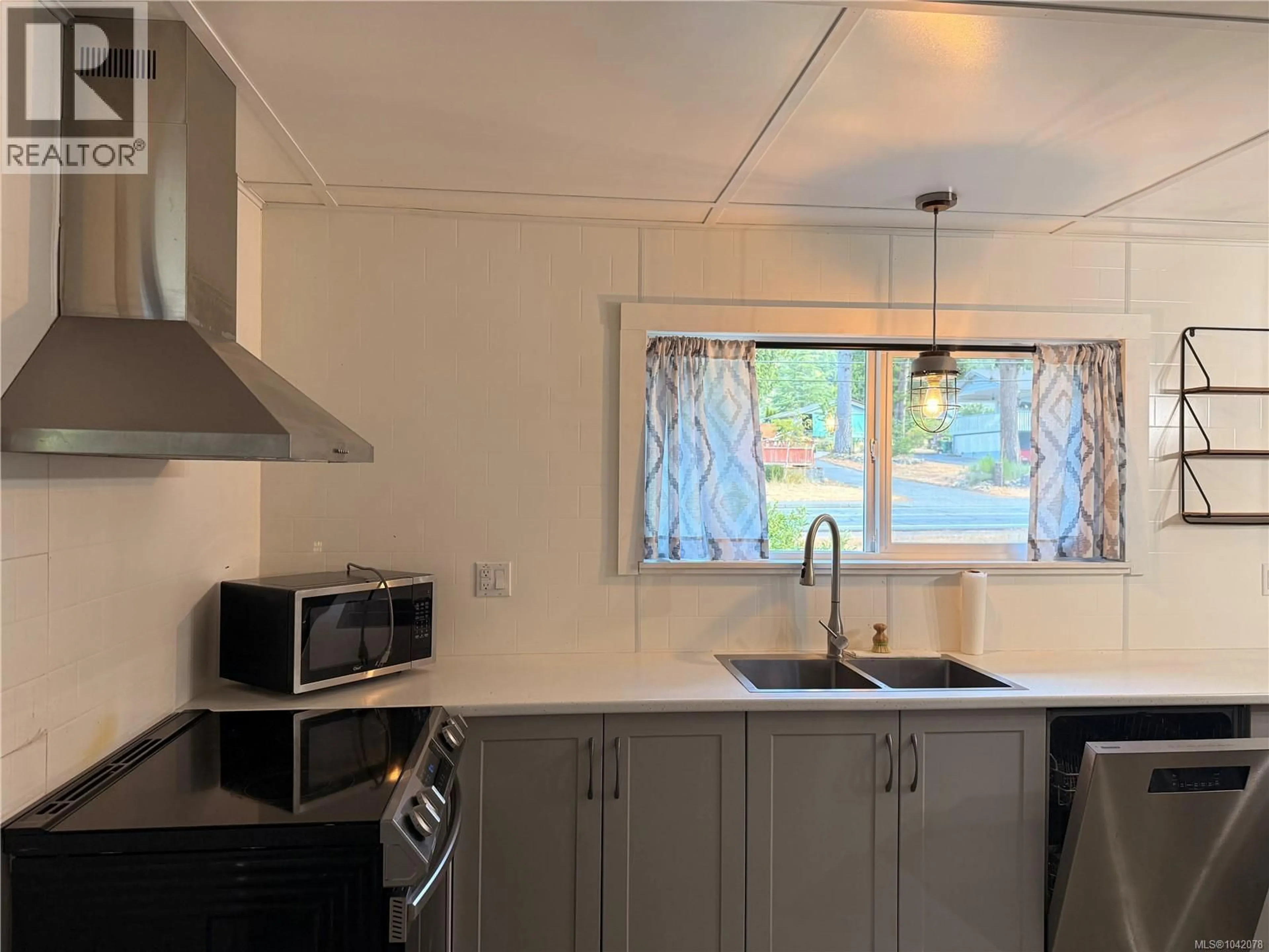 Standard kitchen, unknown for 3575 UPLANDS DRIVE, Nanaimo British Columbia V9T2T4