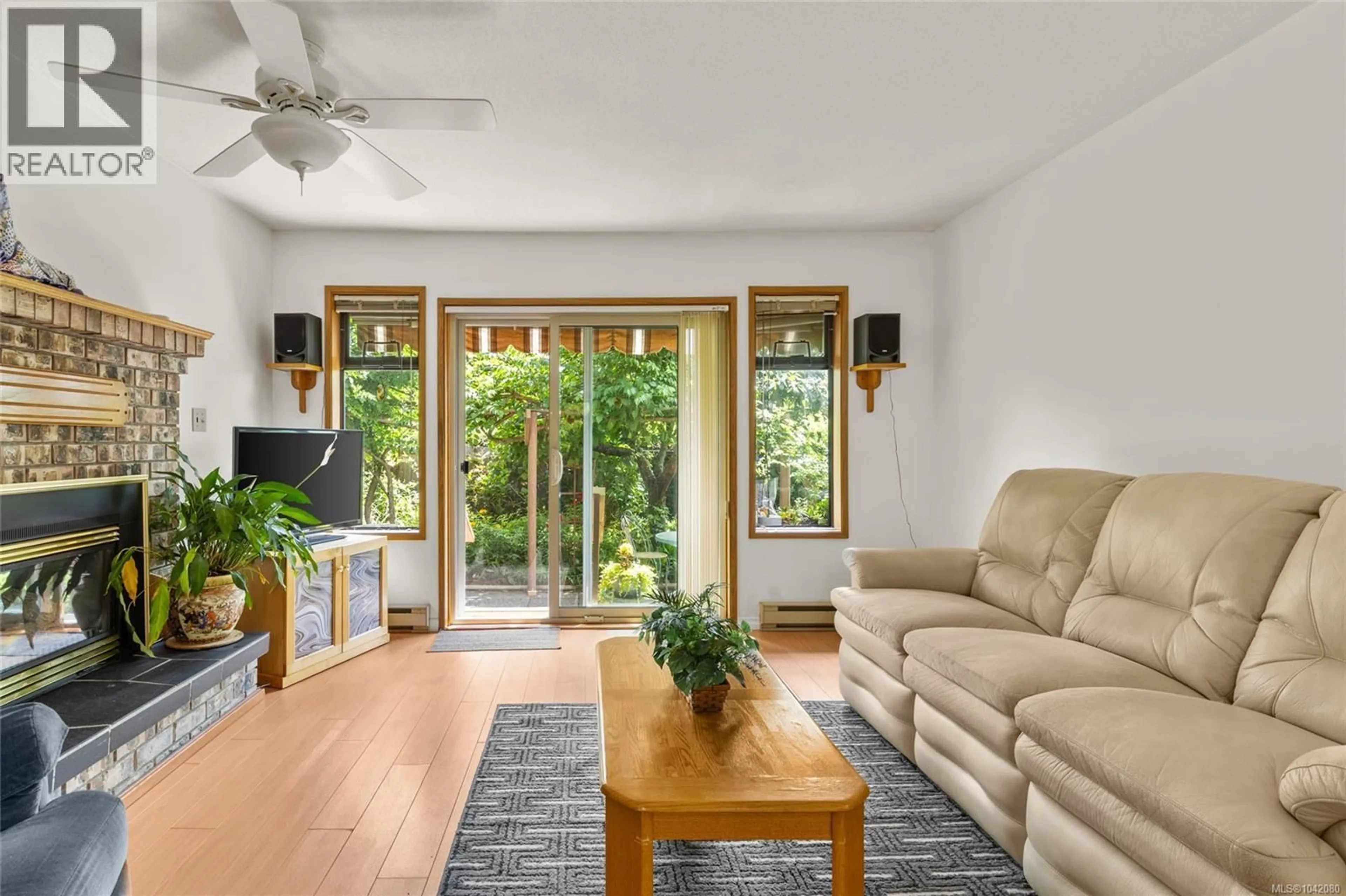Living room with furniture, unknown for 1 - 1144 VERDIER AVENUE, Central Saanich British Columbia V8M1K2