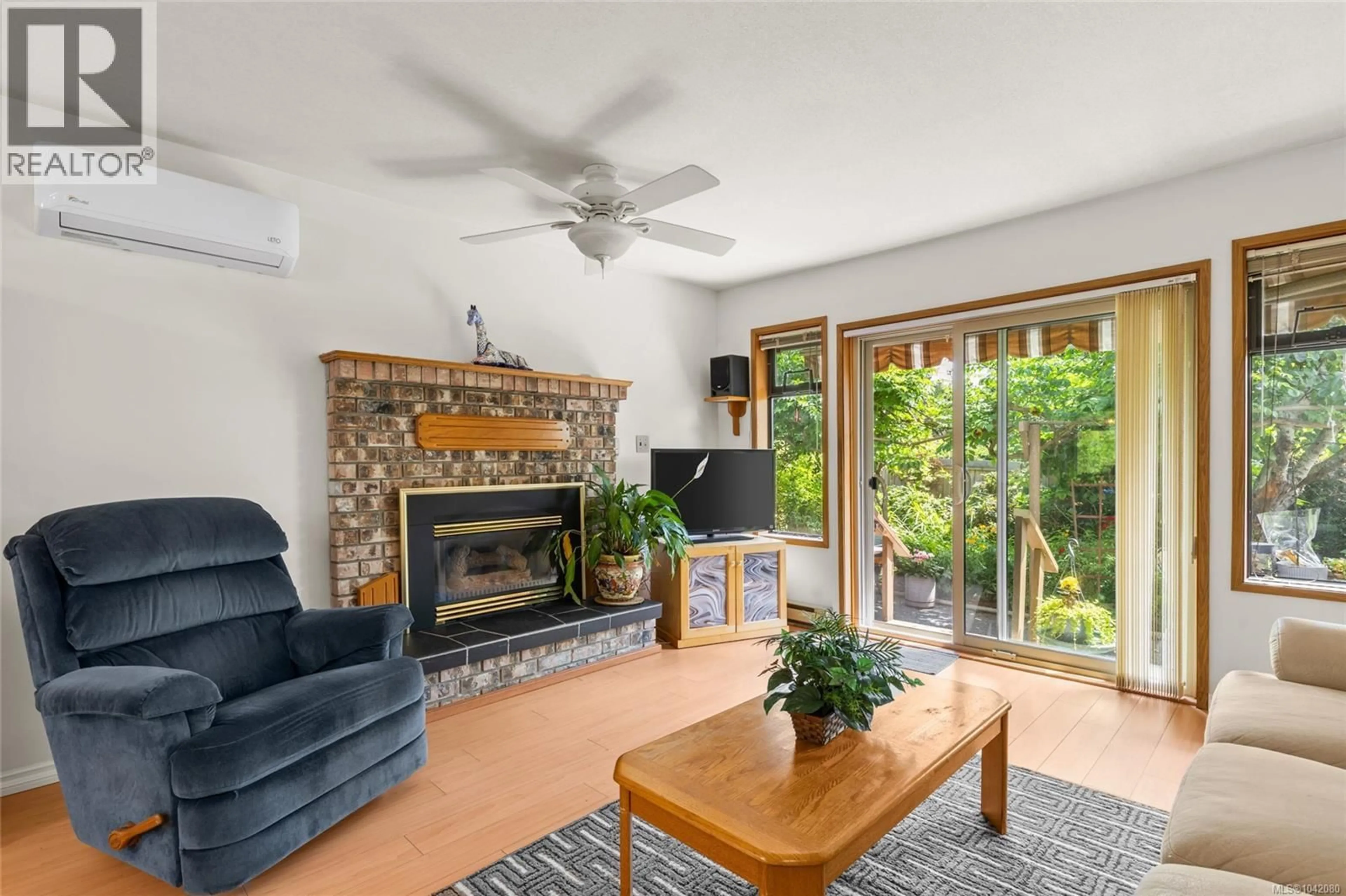 Living room with furniture, ceramic/tile floor for 1 - 1144 VERDIER AVENUE, Central Saanich British Columbia V8M1K2