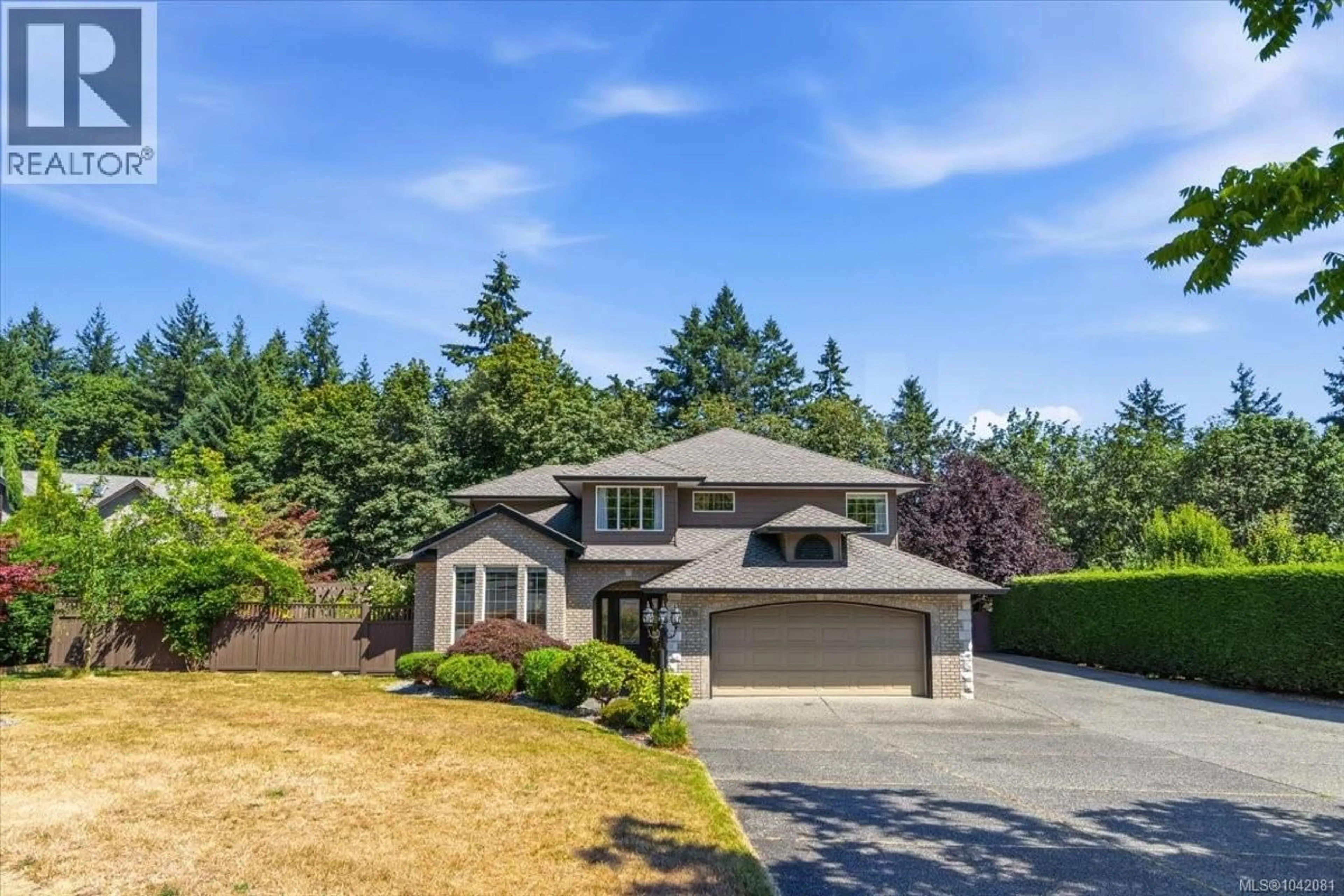 A pic from outside/outdoor area/front of a property/back of a property/a pic from drone, street for 2539 WESTBERRY PLACE, Nanaimo British Columbia V9R6Y7