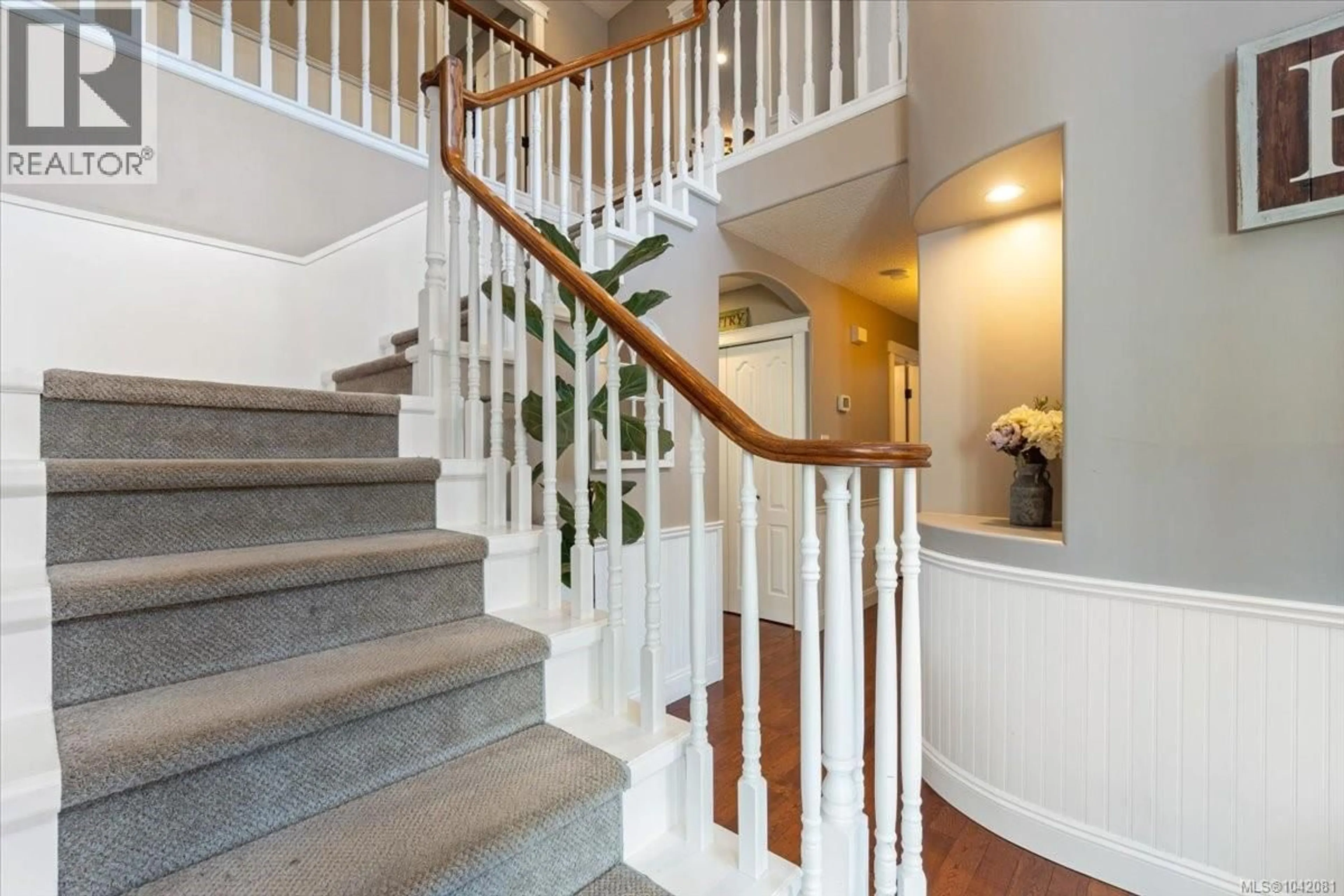 Stairs for 2539 WESTBERRY PLACE, Nanaimo British Columbia V9R6Y7
