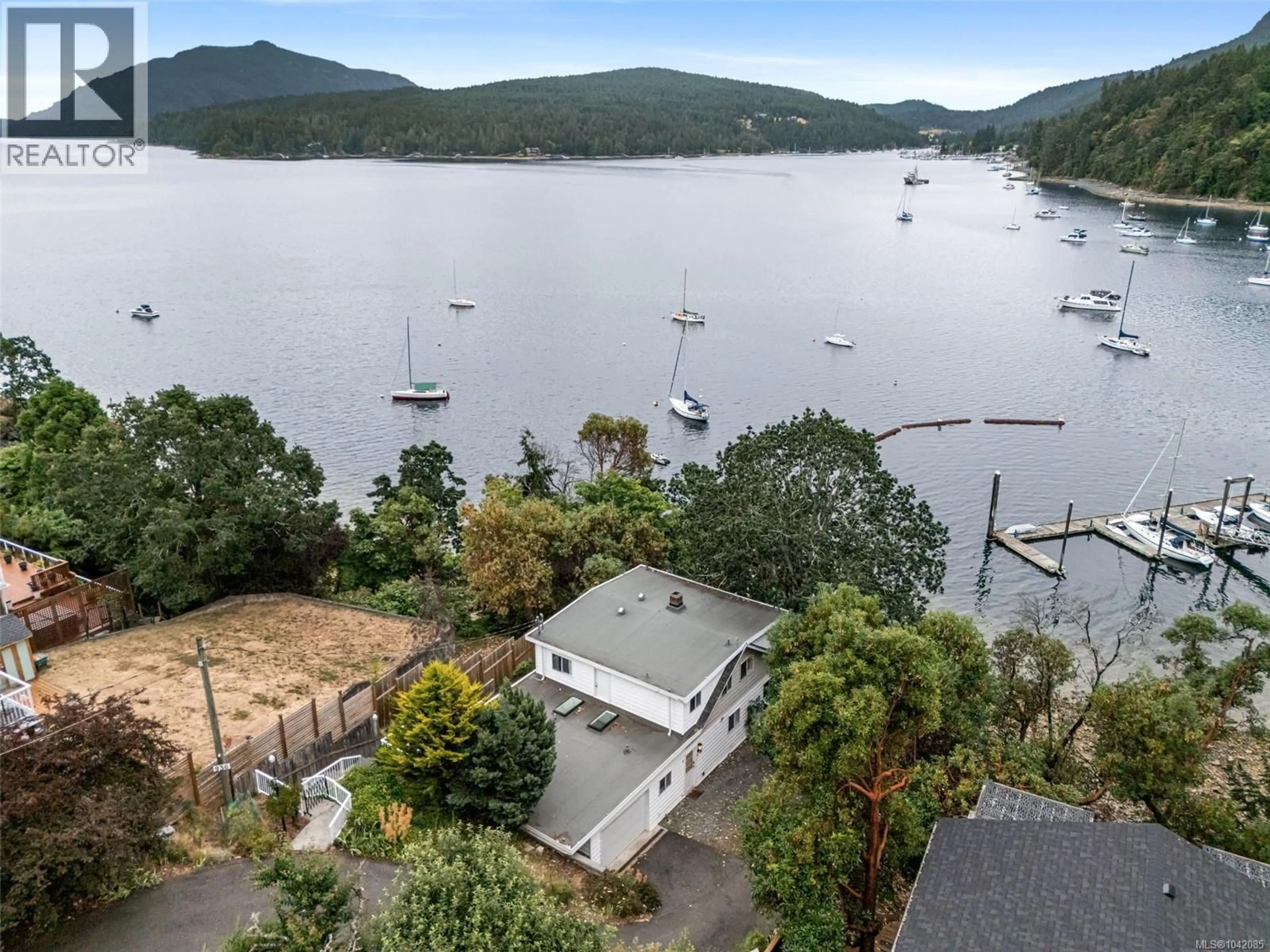 A pic from outside/outdoor area/front of a property/back of a property/a pic from drone, water/lake/river/ocean view for 936 ARBUTUS AVENUE, Duncan British Columbia V9L5X4