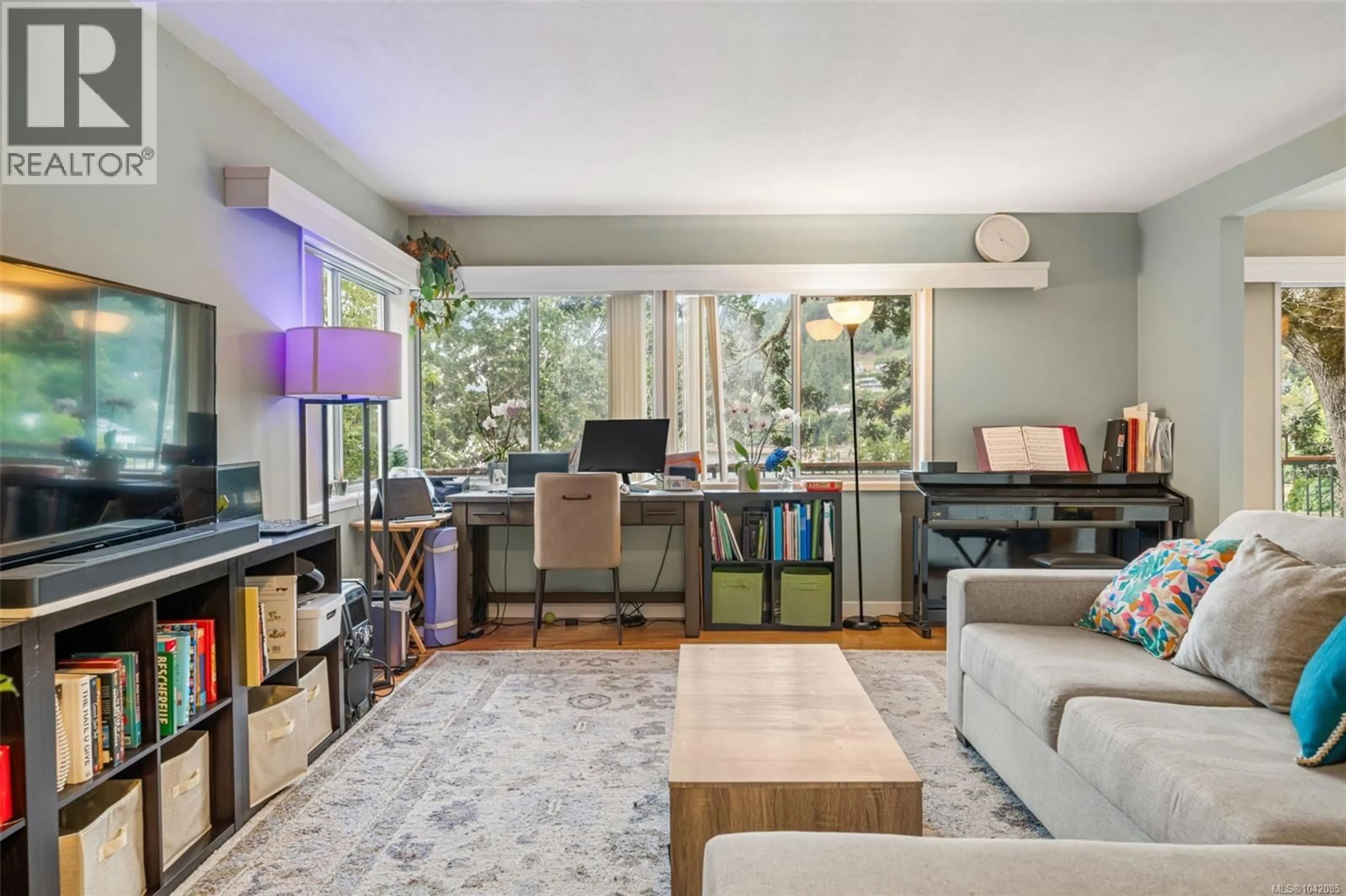 Living room with furniture, unknown for 936 ARBUTUS AVENUE, Duncan British Columbia V9L5X4