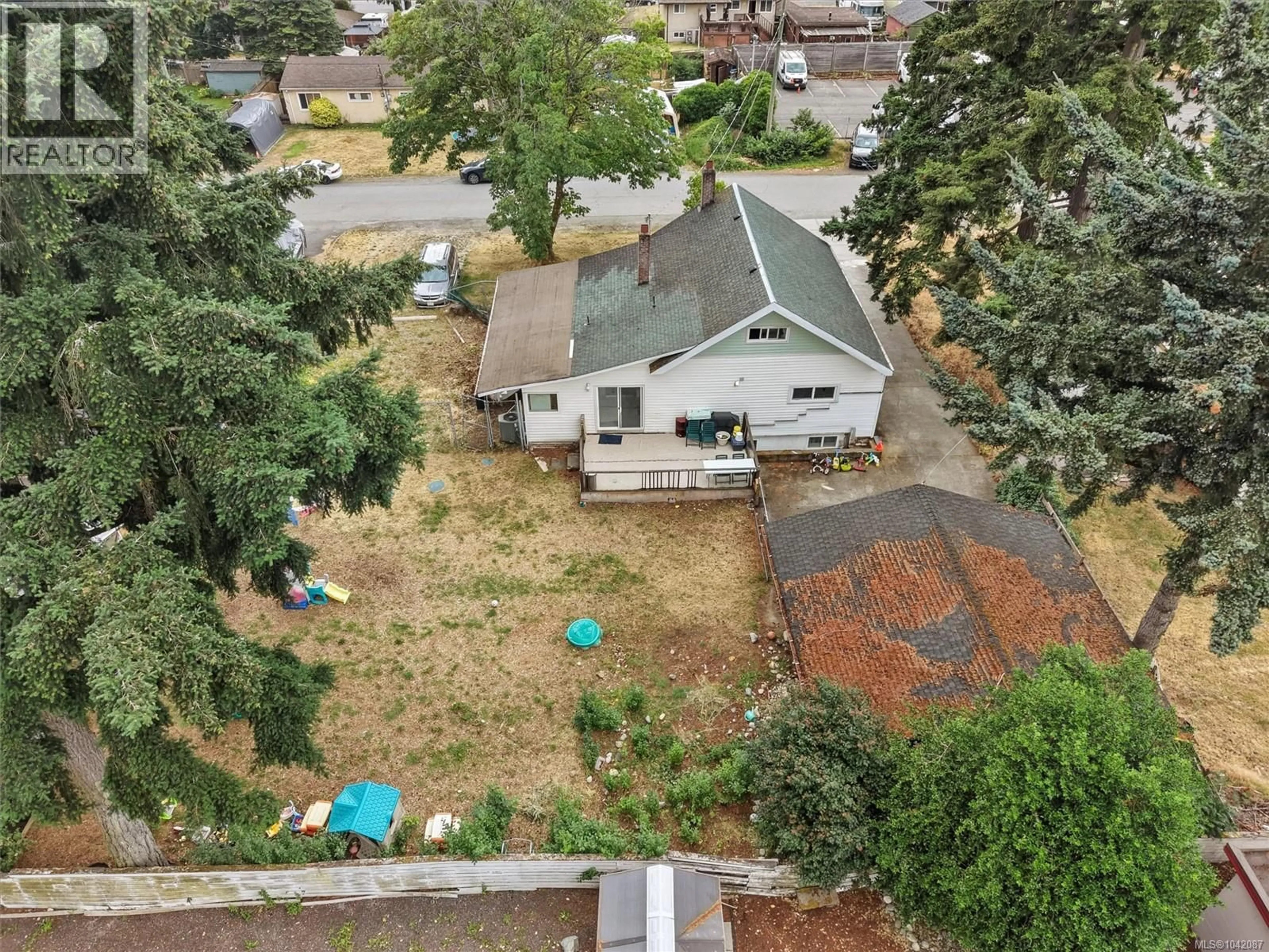 A pic from outside/outdoor area/front of a property/back of a property/a pic from drone, street for 588 HEATHERLY ROAD, Colwood British Columbia V9C1K1