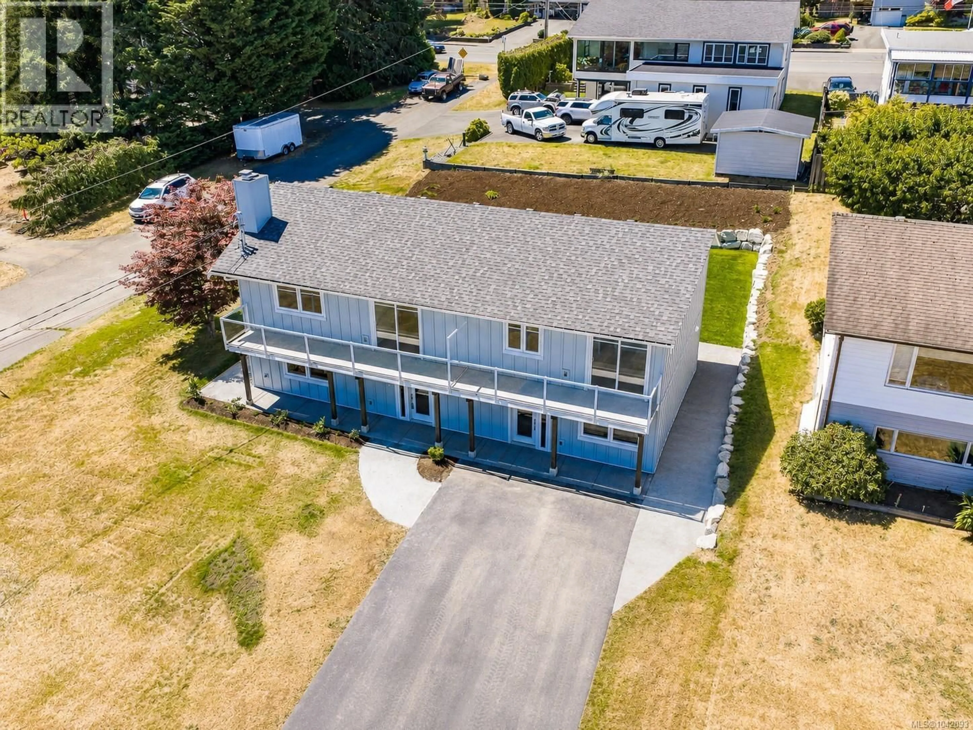 A pic from outside/outdoor area/front of a property/back of a property/a pic from drone, unknown for N - 896 GALERNO ROAD, Campbell River British Columbia V9W5J4