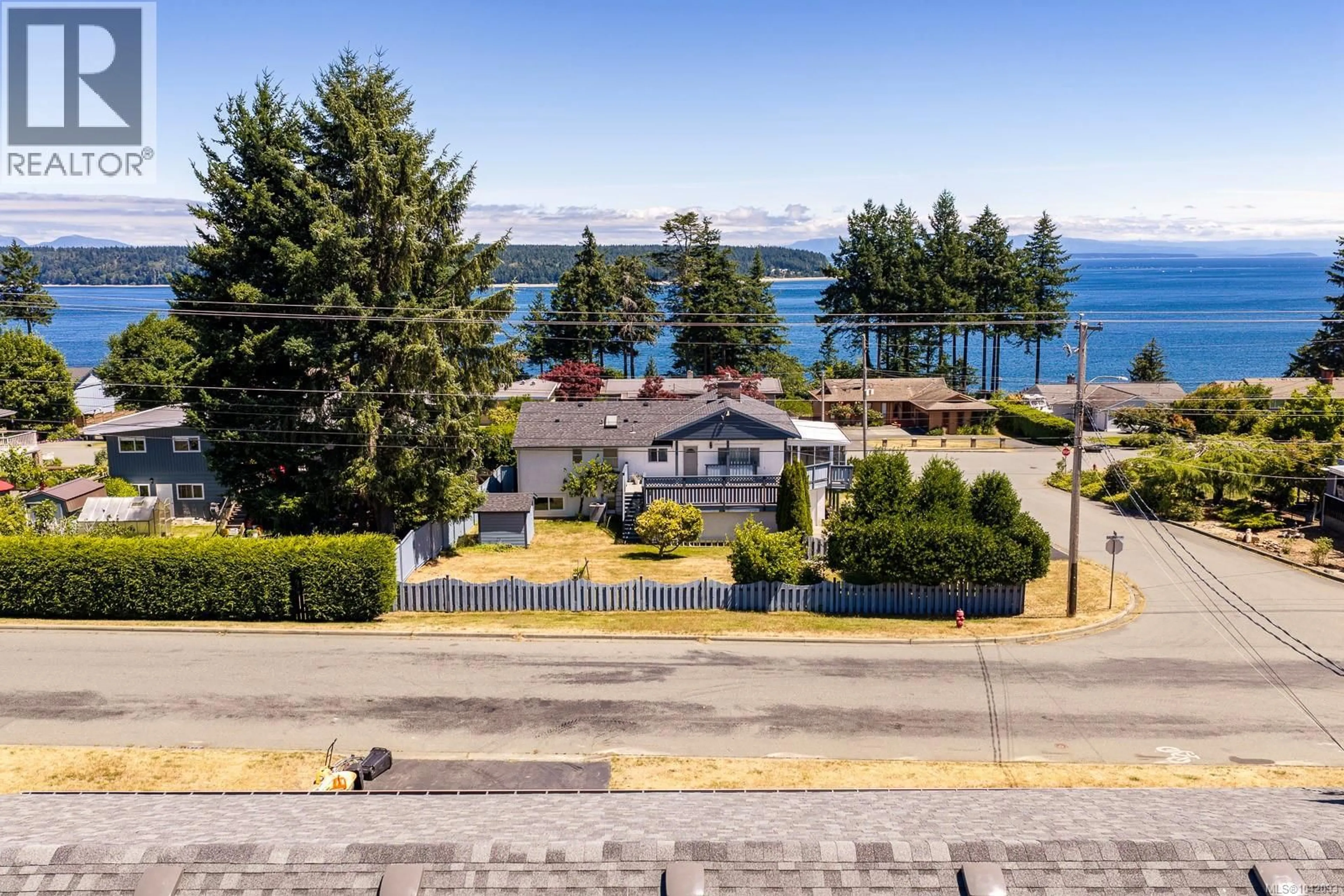 A pic from outside/outdoor area/front of a property/back of a property/a pic from drone, water/lake/river/ocean view for N - 896 GALERNO ROAD, Campbell River British Columbia V9W5J4