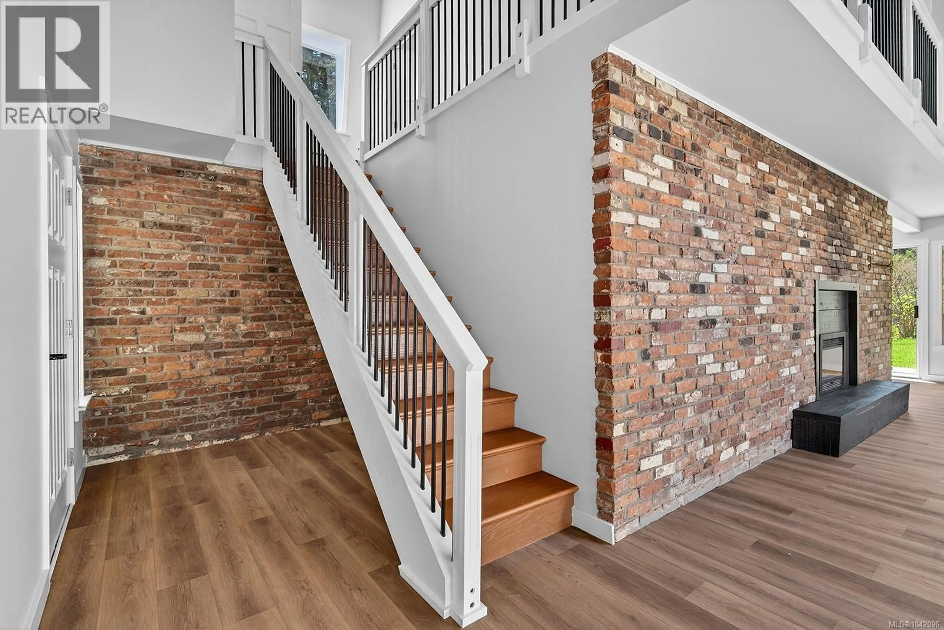 Stairs for 400 MANSE ROAD, French Creek British Columbia V9Y2B2