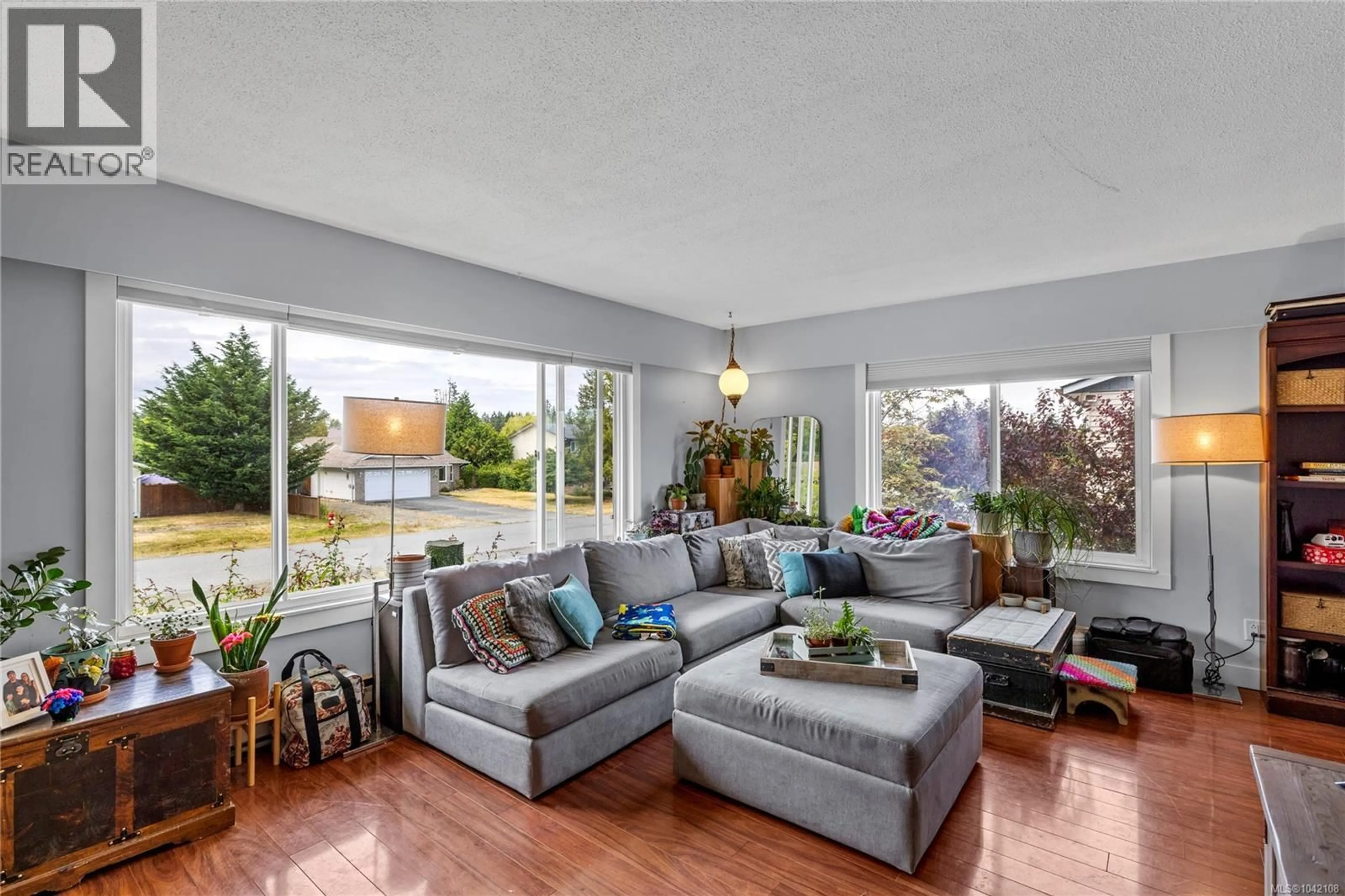 Living room with furniture, unknown for 384 MCKILLOP DRIVE, Parksville British Columbia V9P1L5