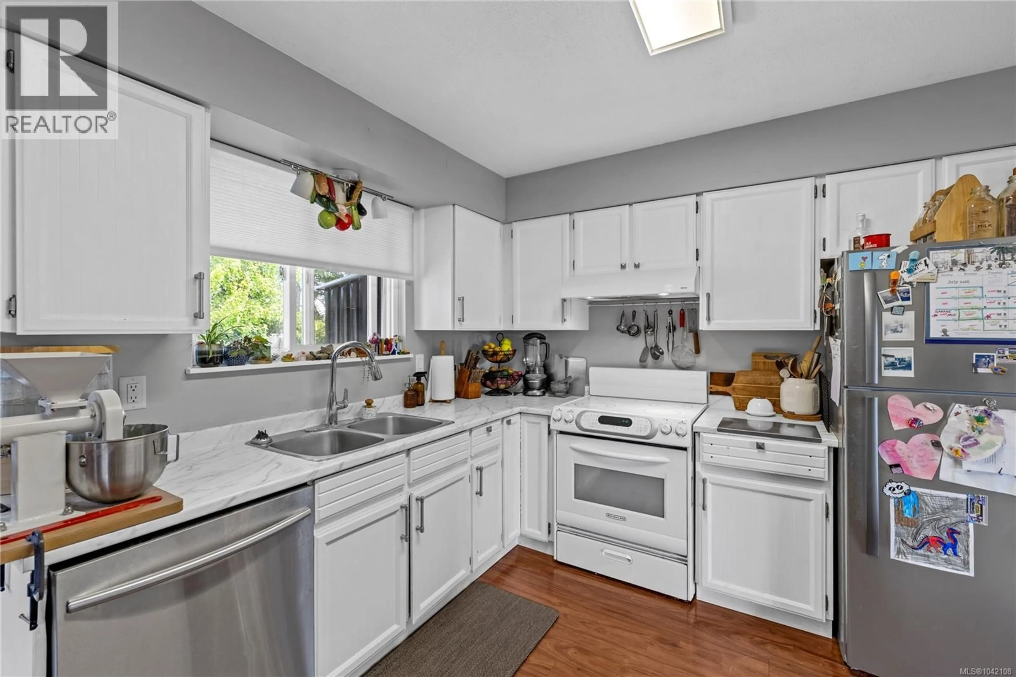 Standard kitchen, unknown for 384 MCKILLOP DRIVE, Parksville British Columbia V9P1L5