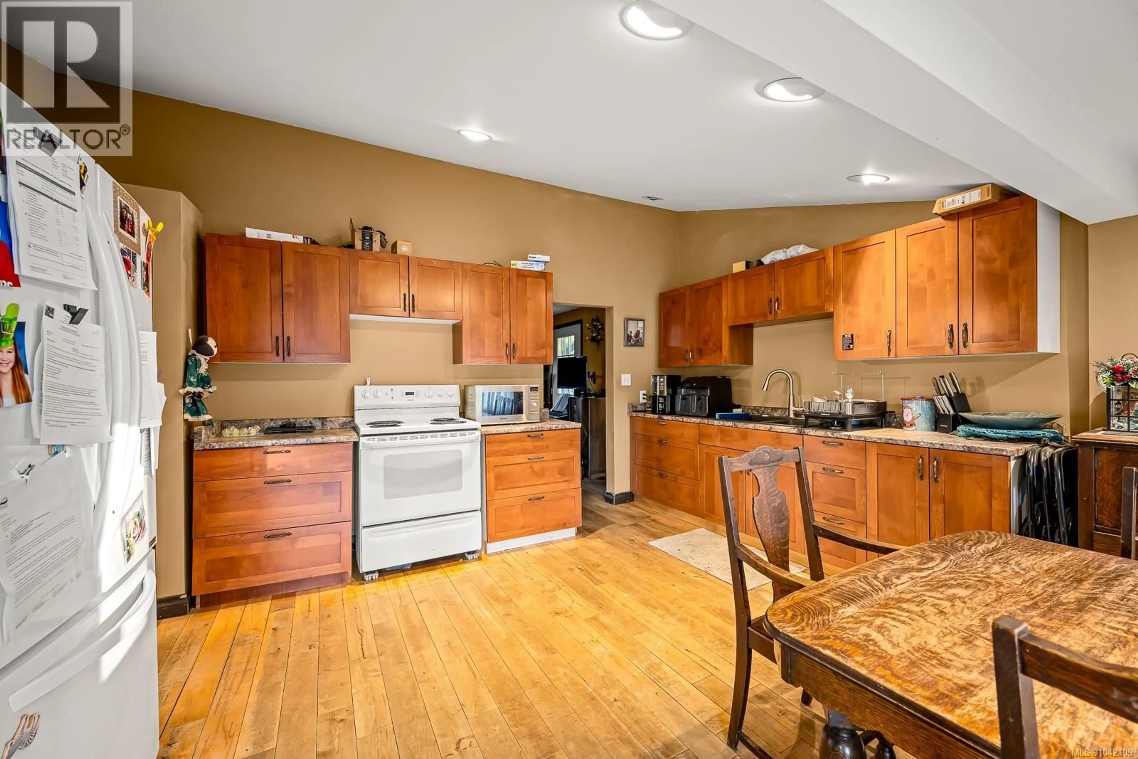 Standard kitchen, unknown for 1576 OWEN ROAD, Comox British Columbia V9M4C6