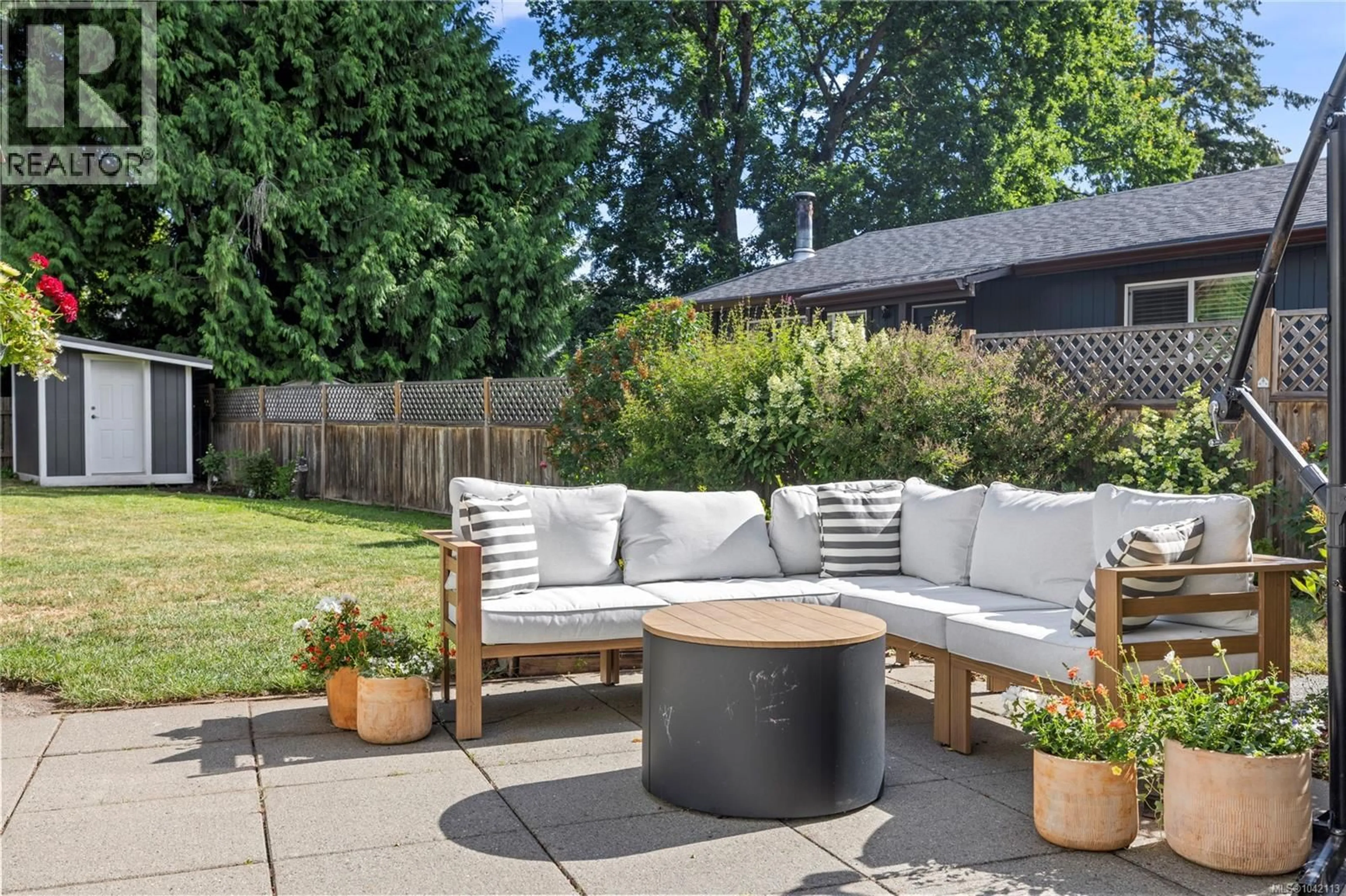 Patio, street for 812 TOWNSITE ROAD, Nanaimo British Columbia V9S1L7