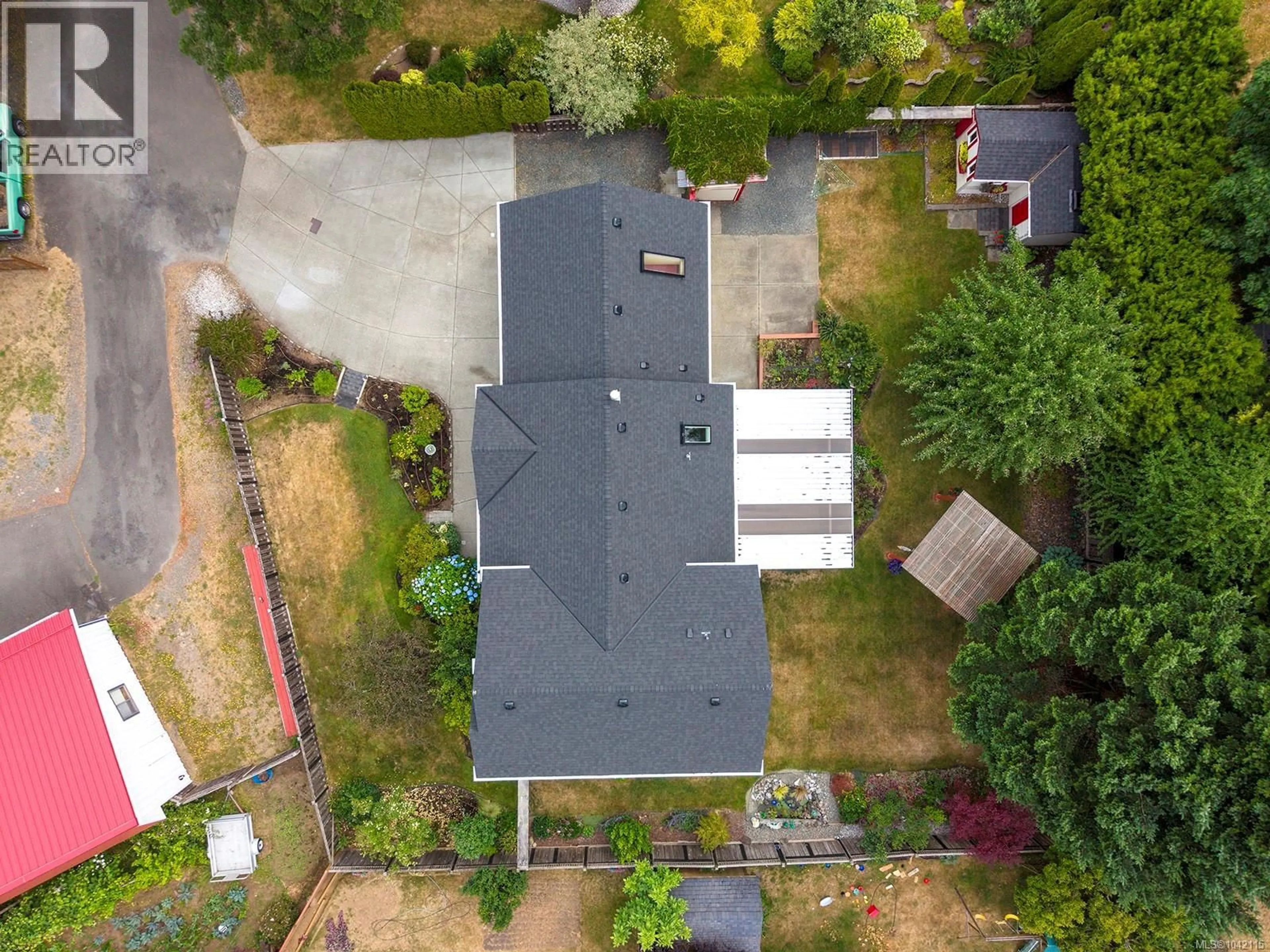 A pic from outside/outdoor area/front of a property/back of a property/a pic from drone, street for 2157 SWALLOW CRESCENT, Courtenay British Columbia V9N9W5