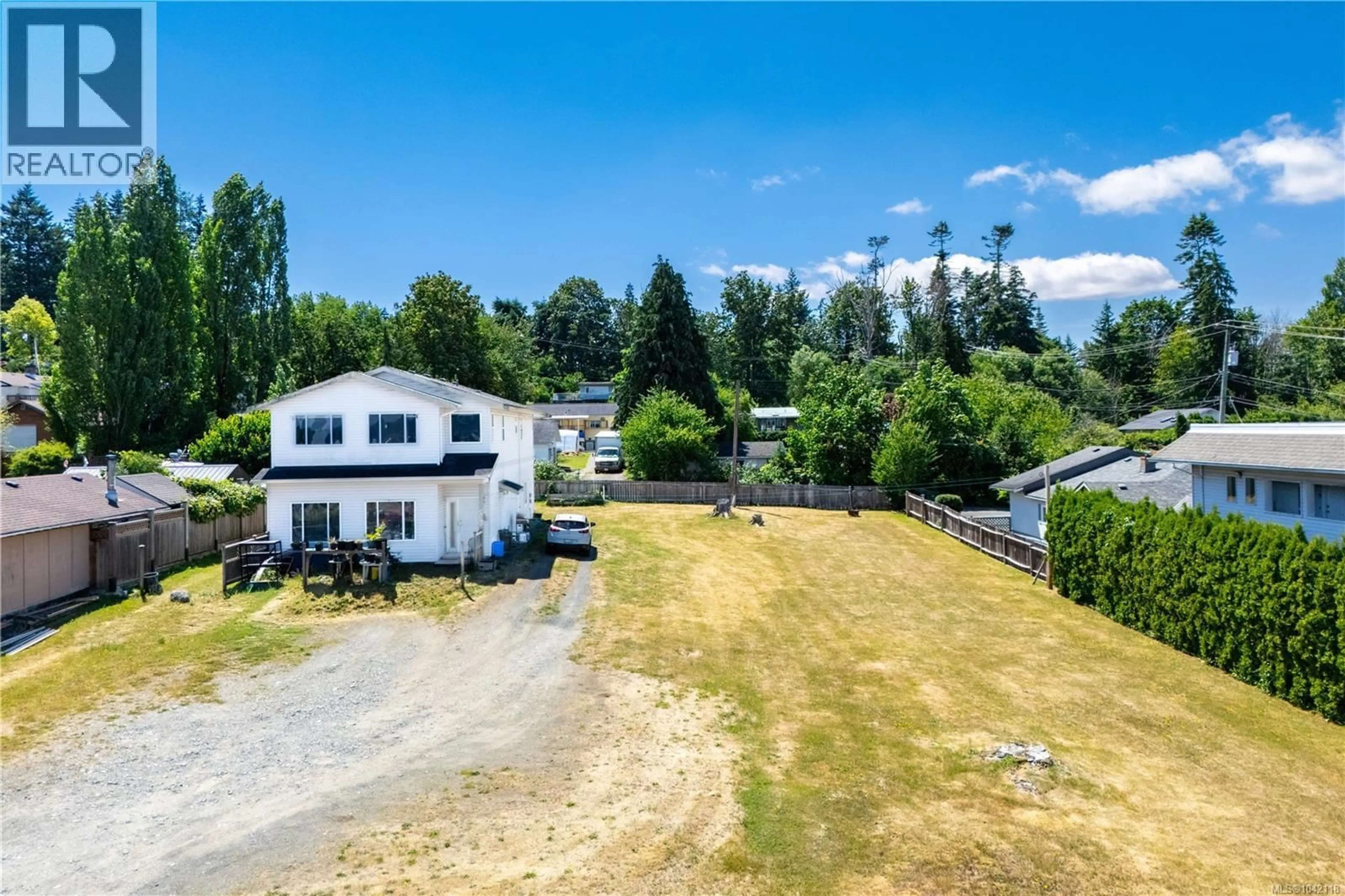 A pic from outside/outdoor area/front of a property/back of a property/a pic from drone, mountain view for 859 9TH AVENUE, Campbell River British Columbia V9W4B4