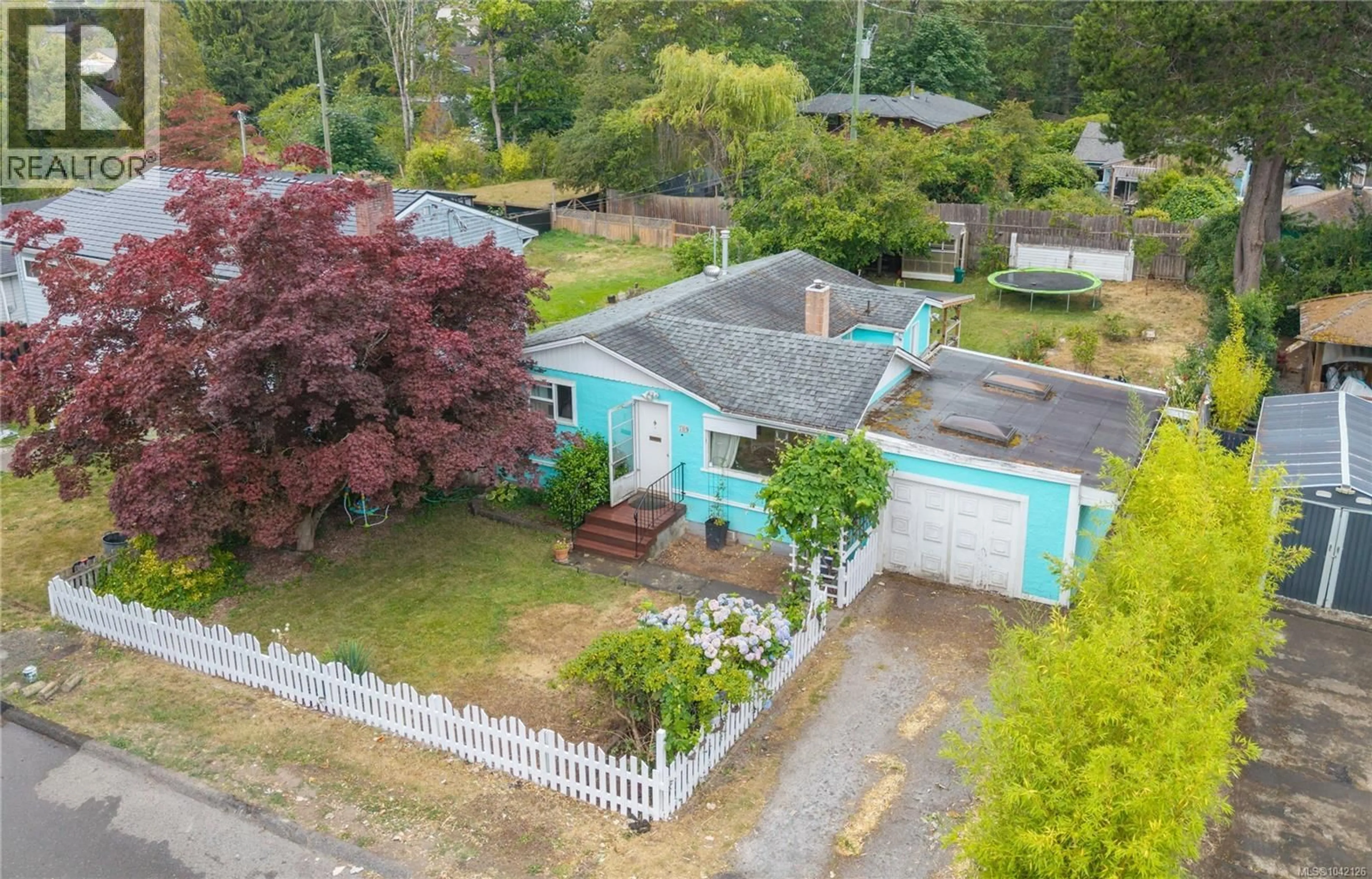 A pic from outside/outdoor area/front of a property/back of a property/a pic from drone, street for 709 STIRLING AVENUE, Nanaimo British Columbia V9R4C9
