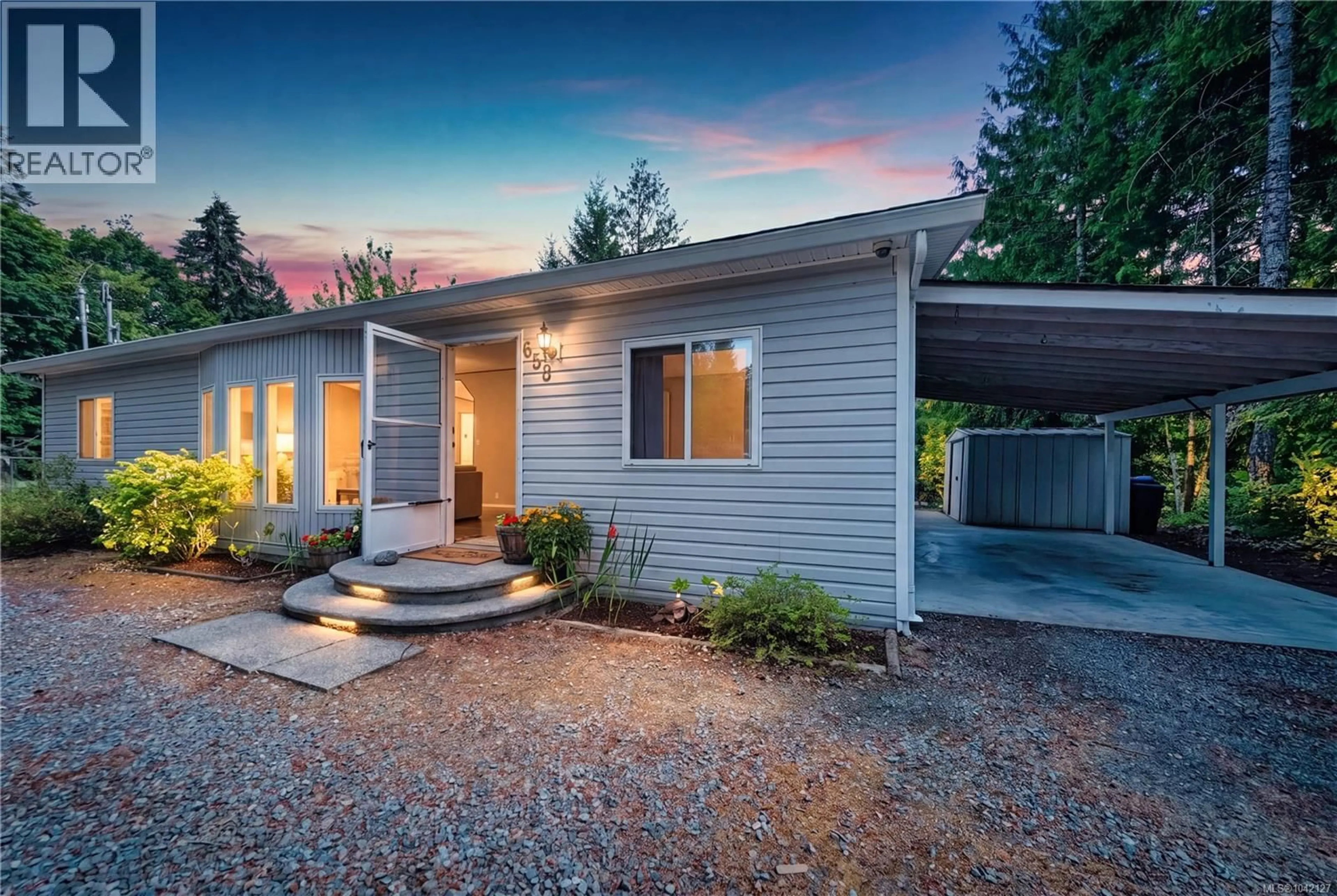 Home with vinyl exterior material, street for 658 NANAIMO RIVER ROAD, Nanaimo British Columbia V9X1E2