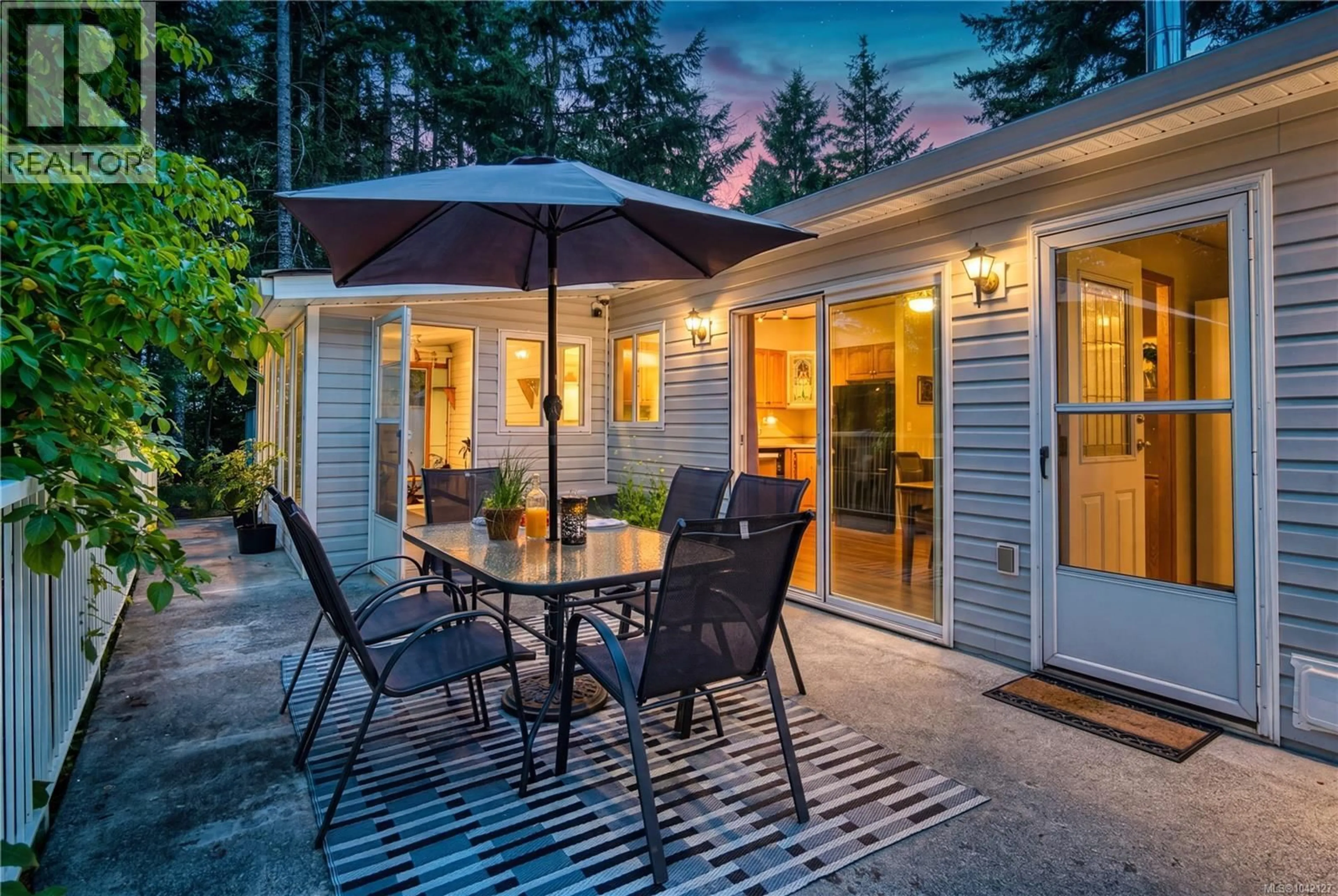 Patio, street for 658 NANAIMO RIVER ROAD, Nanaimo British Columbia V9X1E2