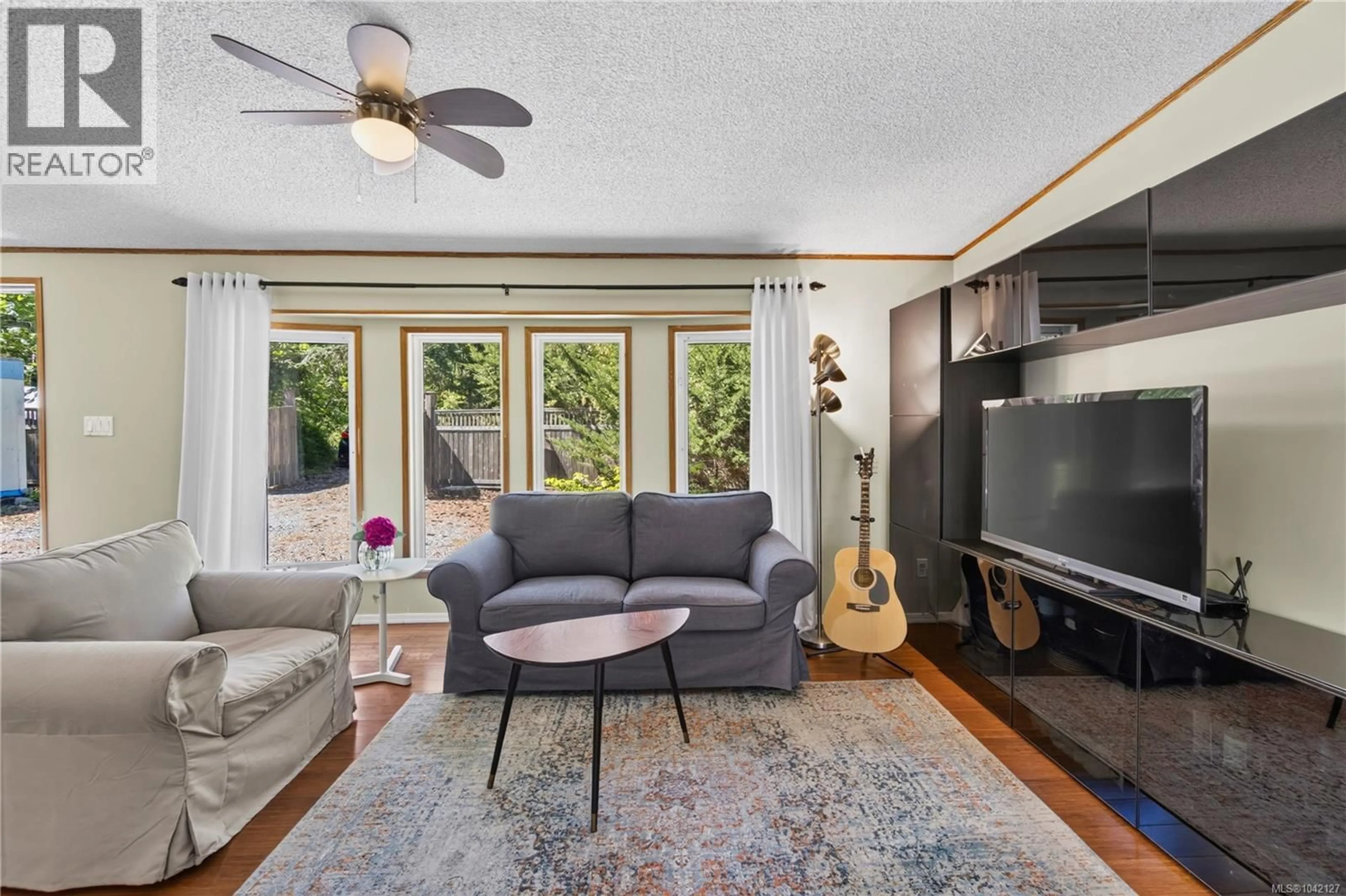 Living room with furniture, unknown for 658 NANAIMO RIVER ROAD, Nanaimo British Columbia V9X1E2