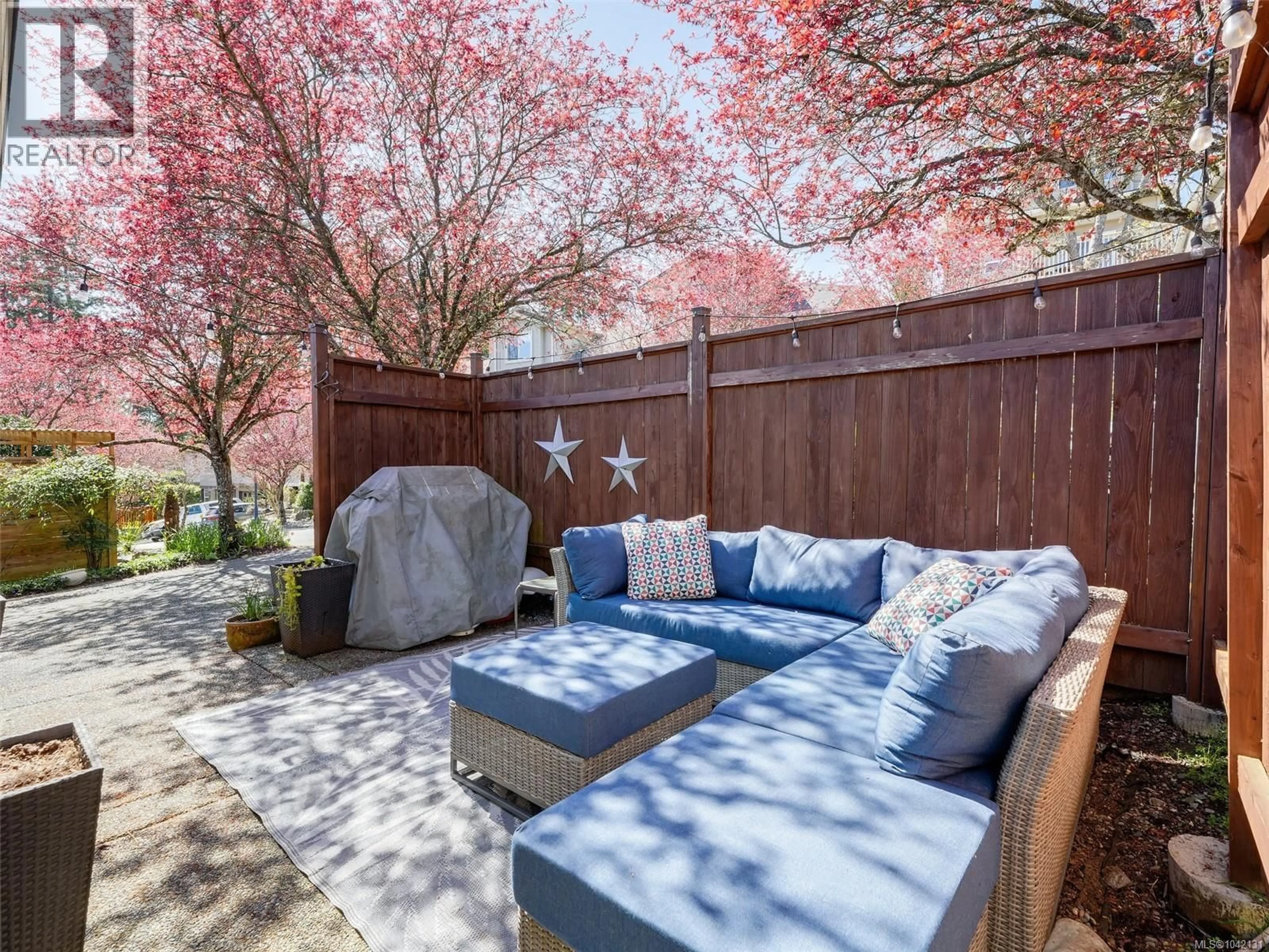Patio, street for 515 SELWYN FALLS DRIVE, Langford British Columbia V9B6P3