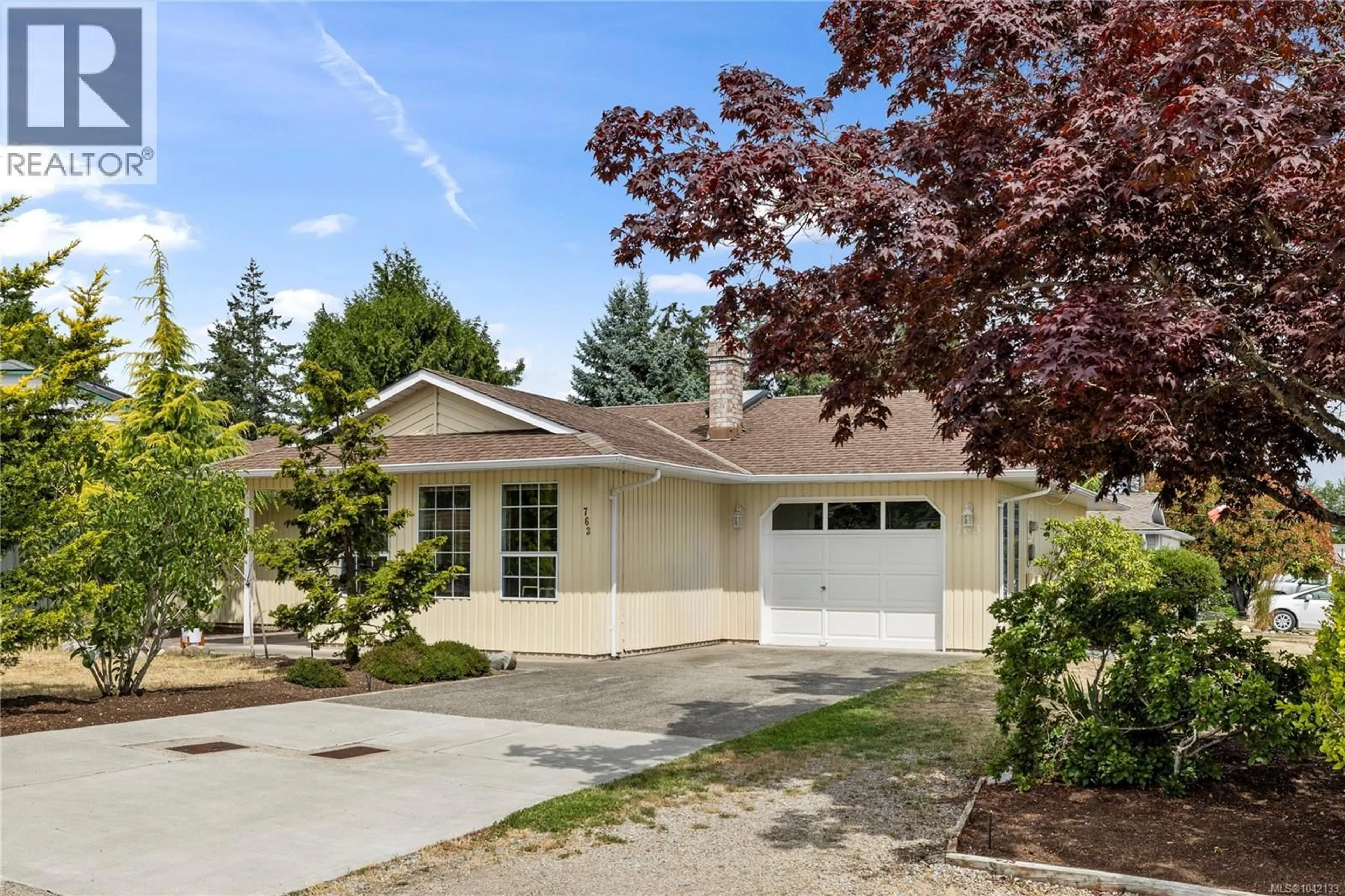 Home with vinyl exterior material, street for 763 CAMELLIA PLACE, Parksville British Columbia V9P1E6