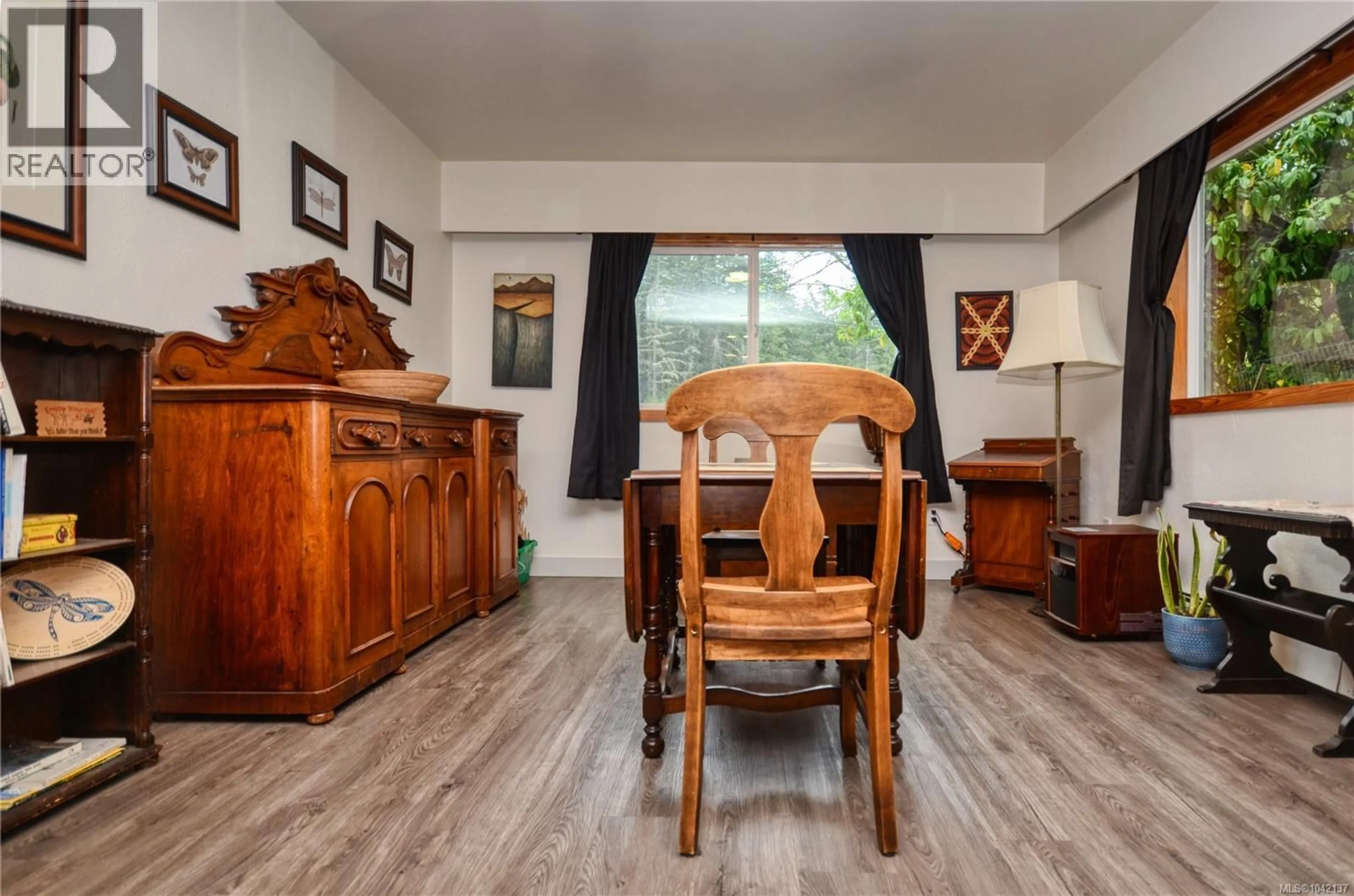 Dining room, wood/laminate floor for 1160 WAIN ROAD, North Saanich British Columbia V8L5V1