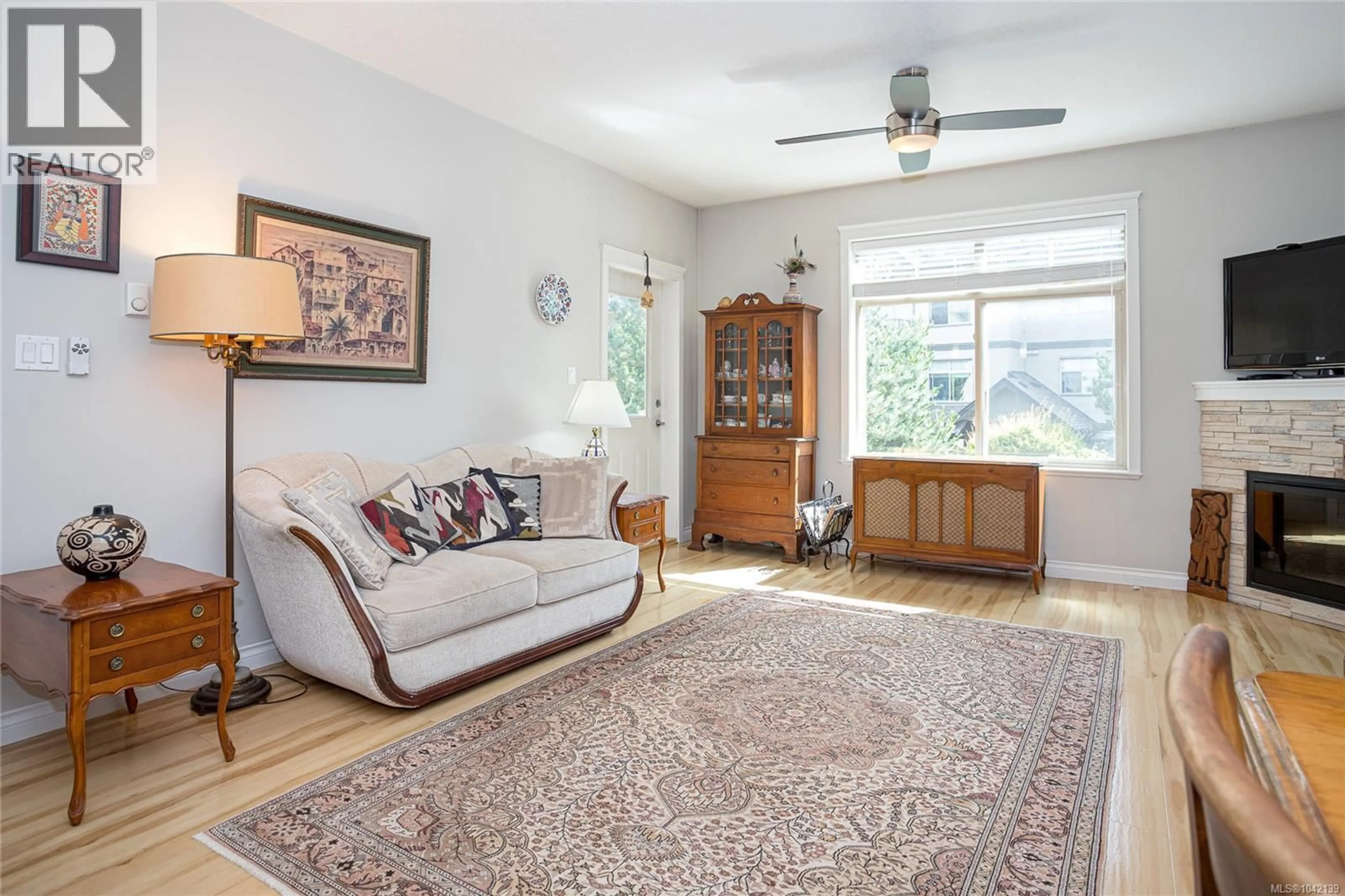 Living room with furniture, unknown for 207 - 2117 MEREDITH ROAD, Nanaimo British Columbia V9S2N2