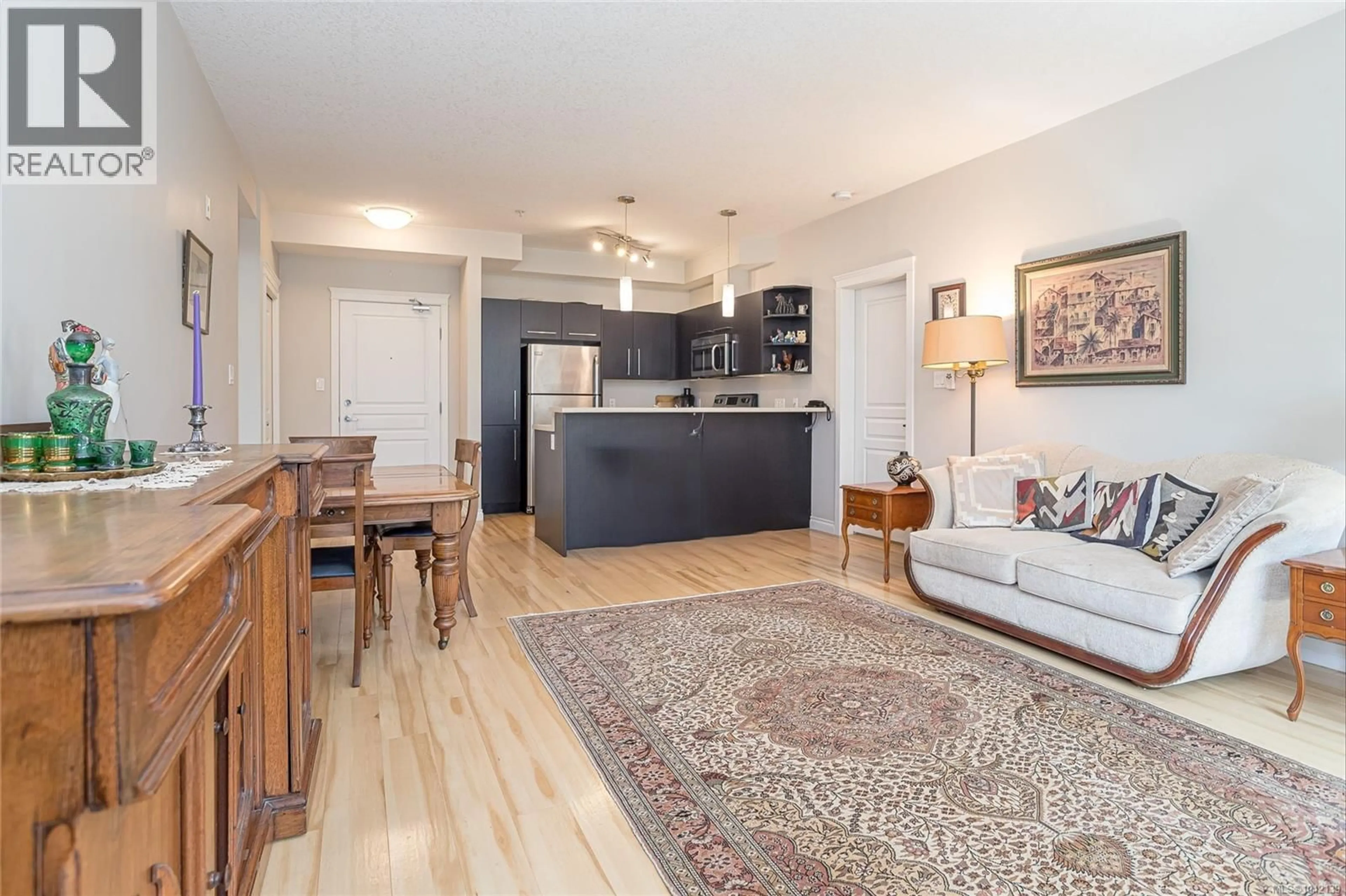 Open concept kitchen, wood/laminate floor for 207 - 2117 MEREDITH ROAD, Nanaimo British Columbia V9S2N2