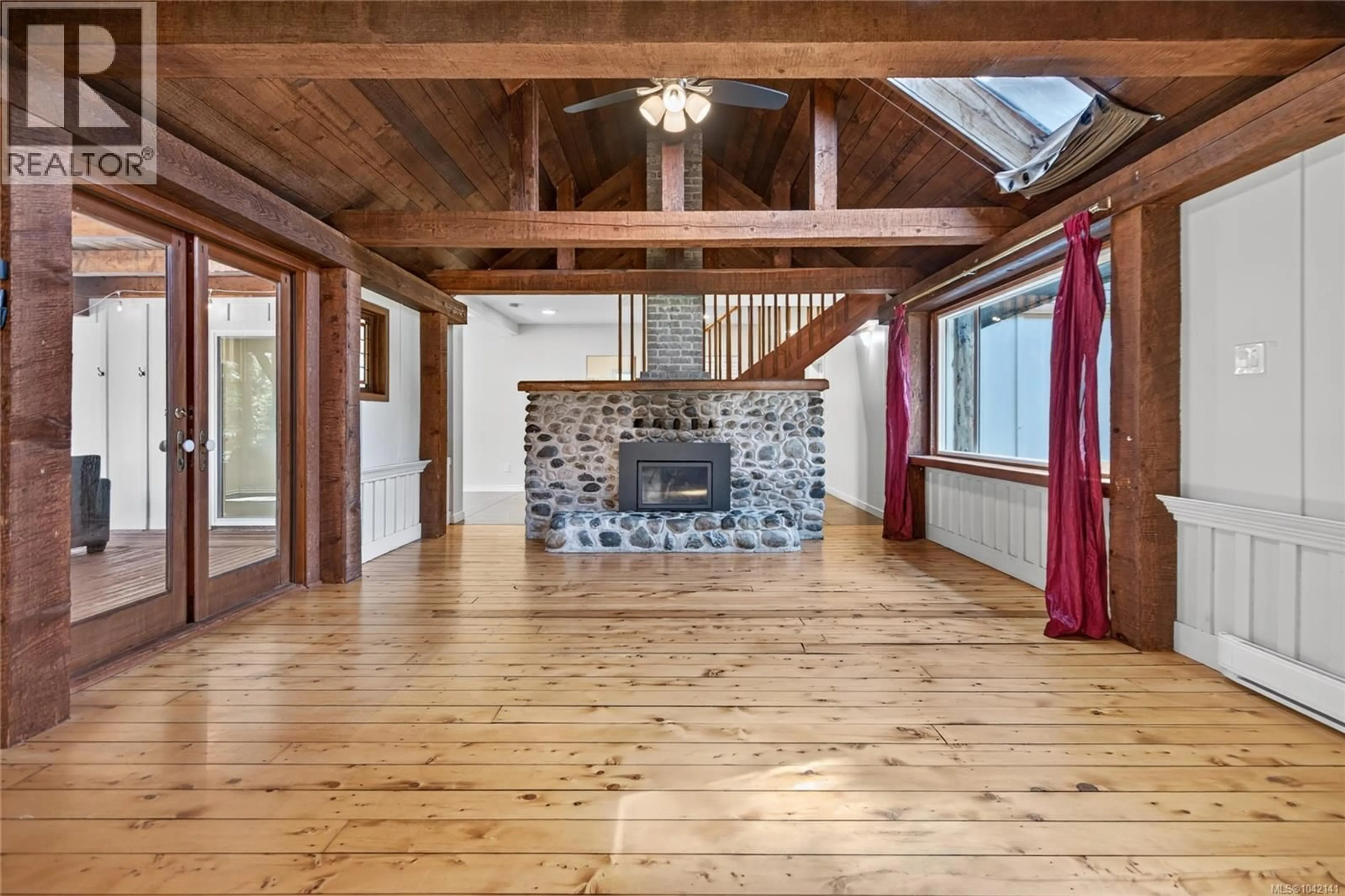 Indoor foyer for 1162 BOOTH ROAD SOUTHWEST, Comox British Columbia V9M4B4