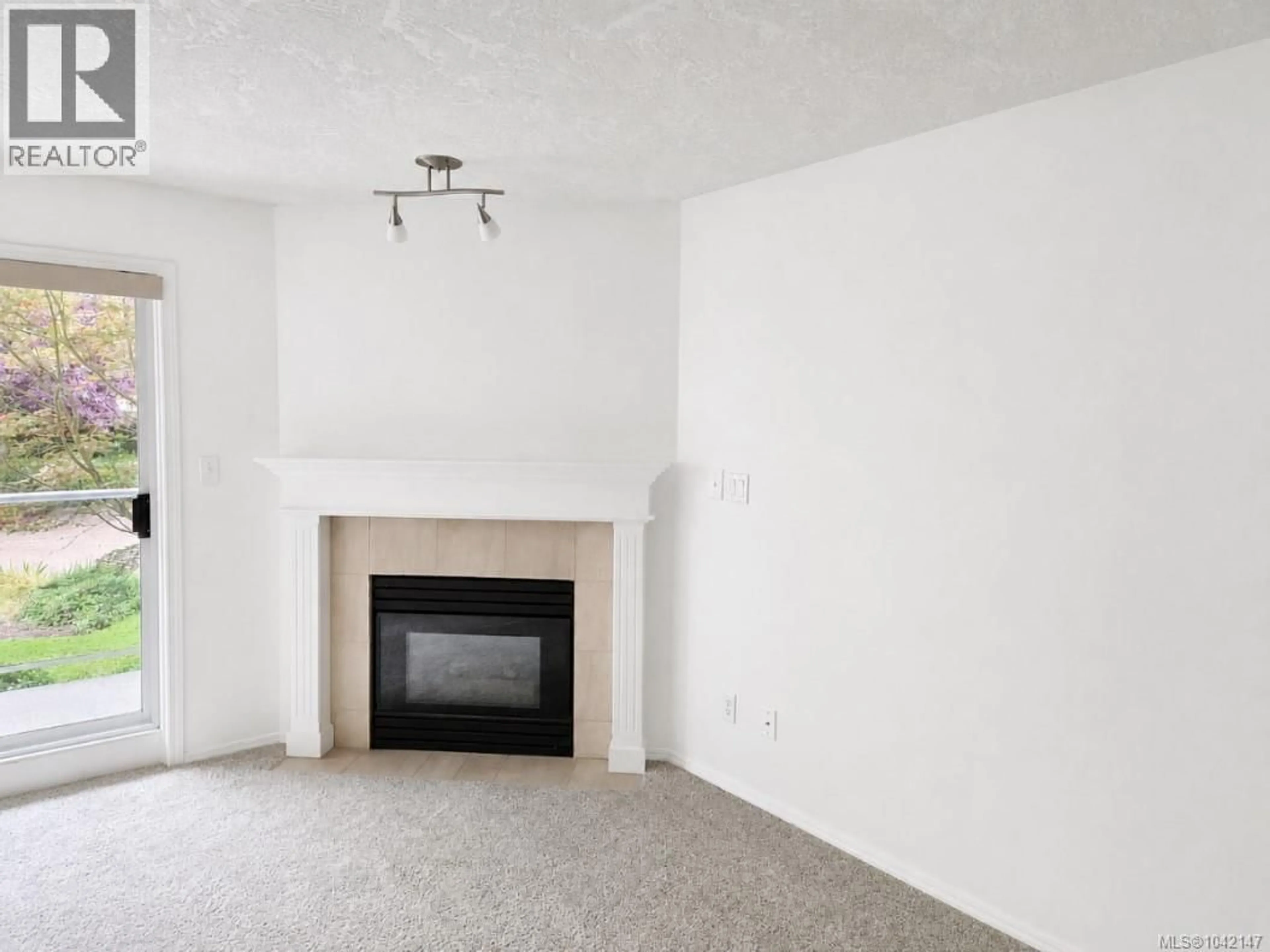 A pic of a room for 210 - 494 MARSETT PLACE, Saanich British Columbia V8Z7J1
