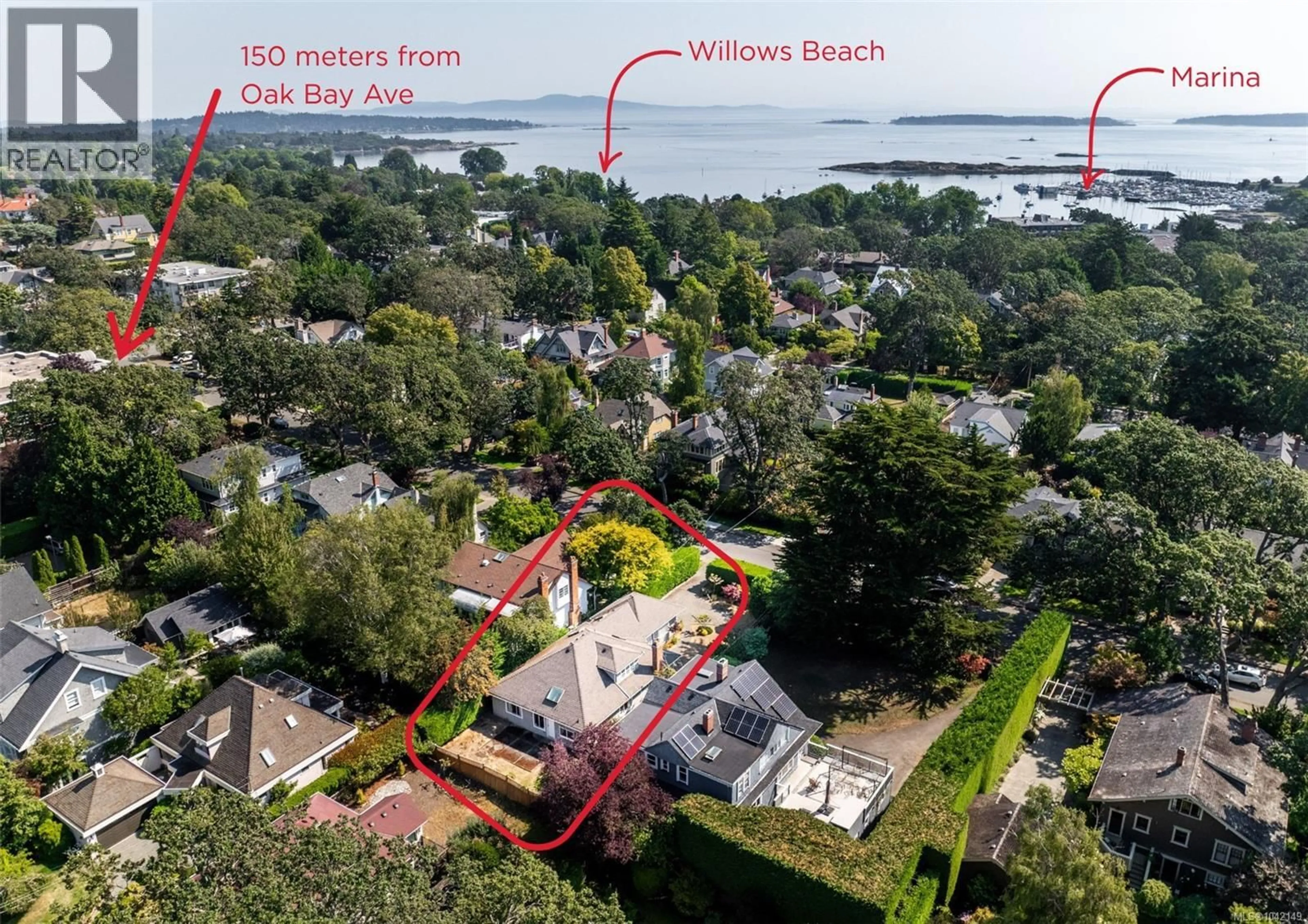 A pic from outside/outdoor area/front of a property/back of a property/a pic from drone, water/lake/river/ocean view for 1376 OLIVER STREET, Oak Bay British Columbia V8S4W9