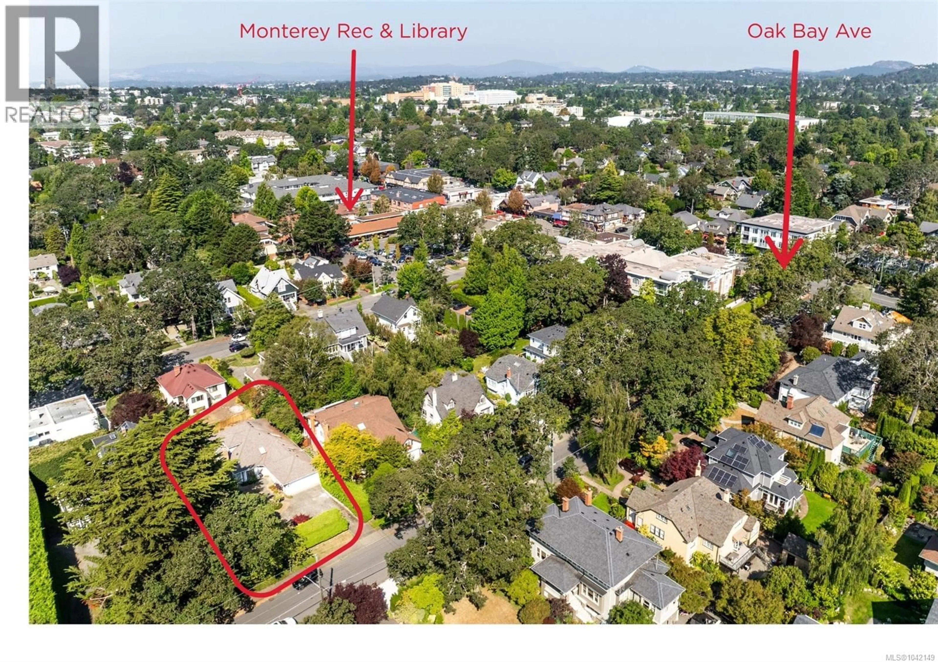 A pic from outside/outdoor area/front of a property/back of a property/a pic from drone, unknown for 1376 OLIVER STREET, Oak Bay British Columbia V8S4W9