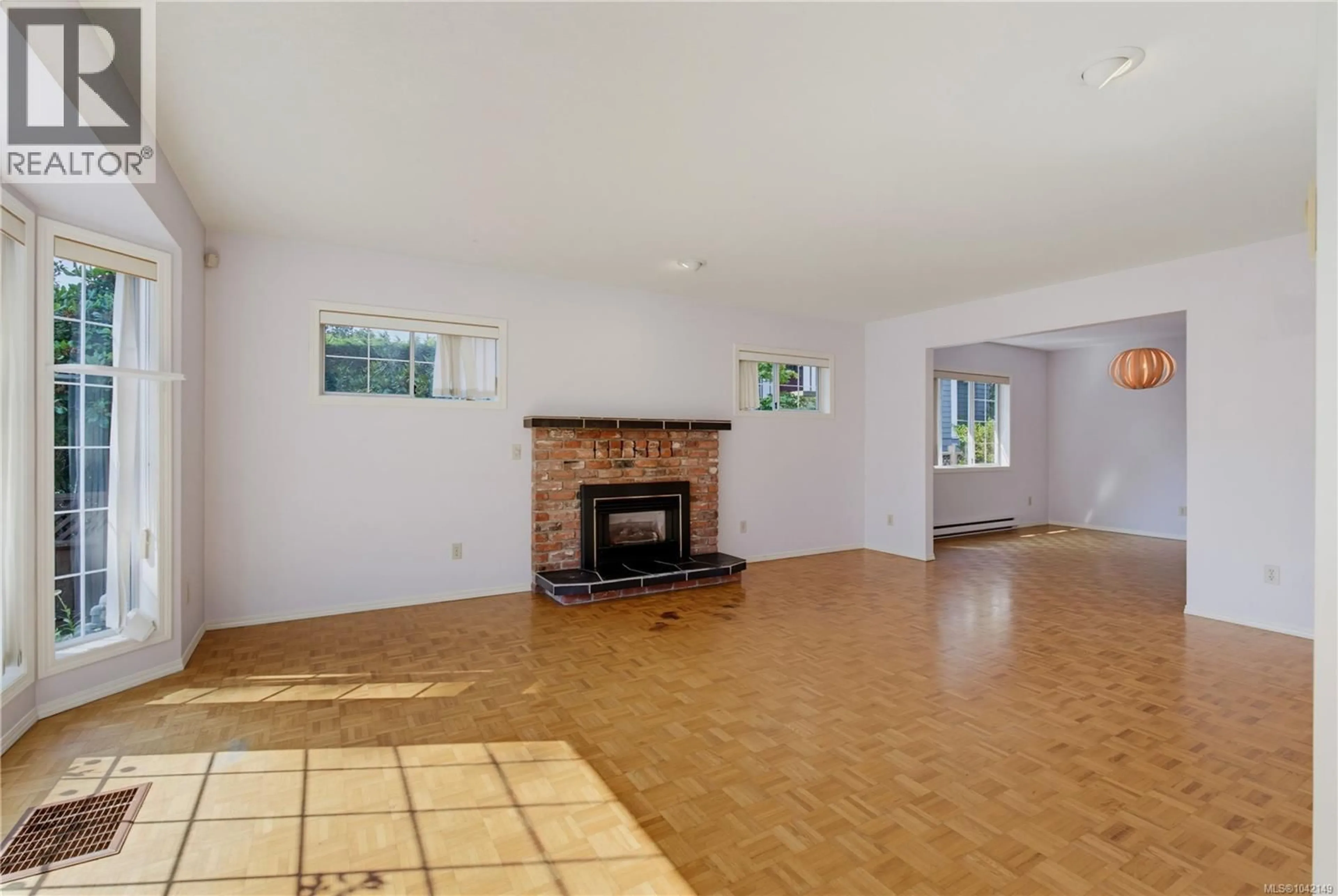 Unknown for 1376 OLIVER STREET, Oak Bay British Columbia V8S4W9